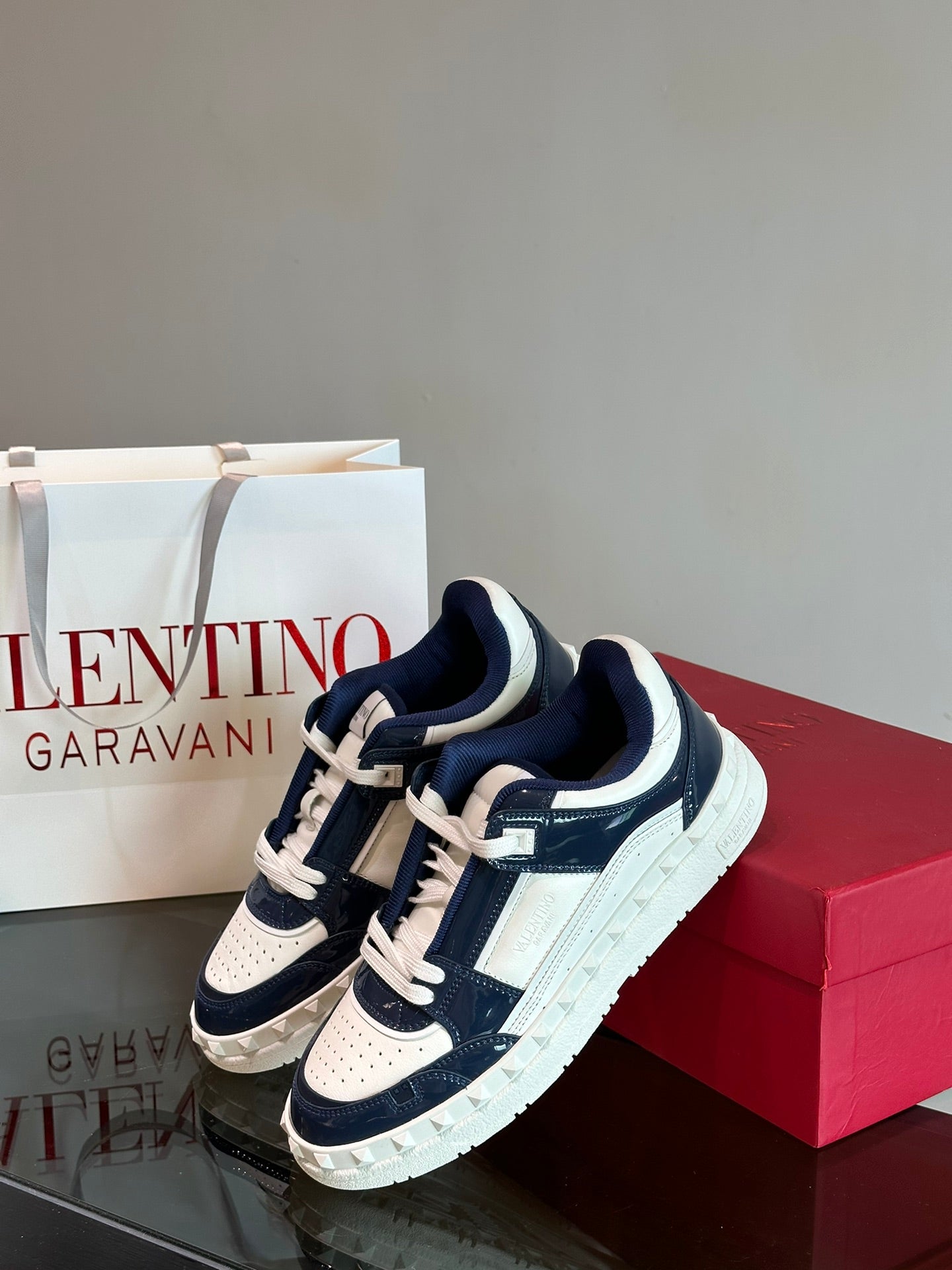 LuxluxHouse Best Quality Shoes Valentino
