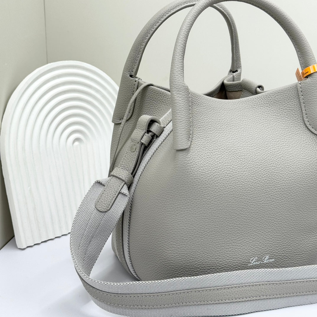 LuxluxHouse Best Quality Bags Loro Piana Women