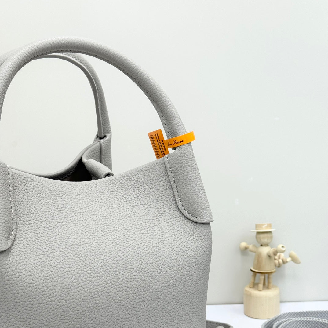 LuxluxHouse Best Quality Bags Loro Piana Women