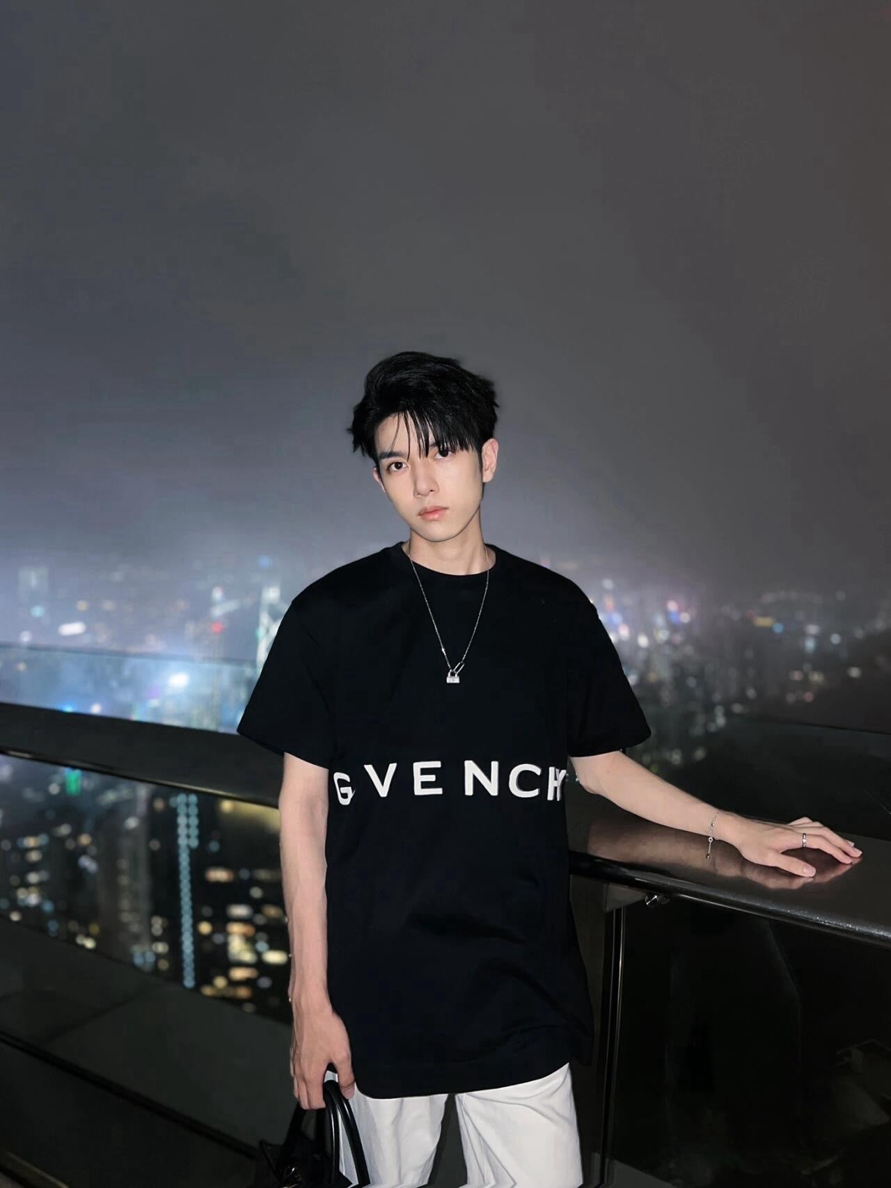 LuxluxHouse Best Quality Clothes Givenchy T-shirt