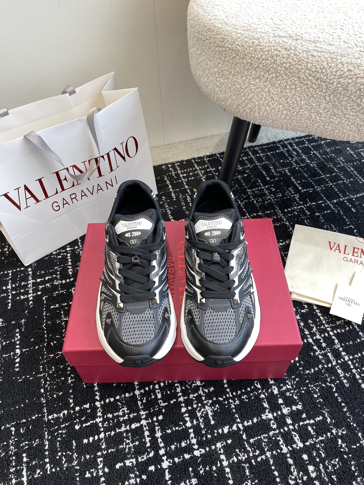 LuxluxHouse Best Quality Shoes Valentino