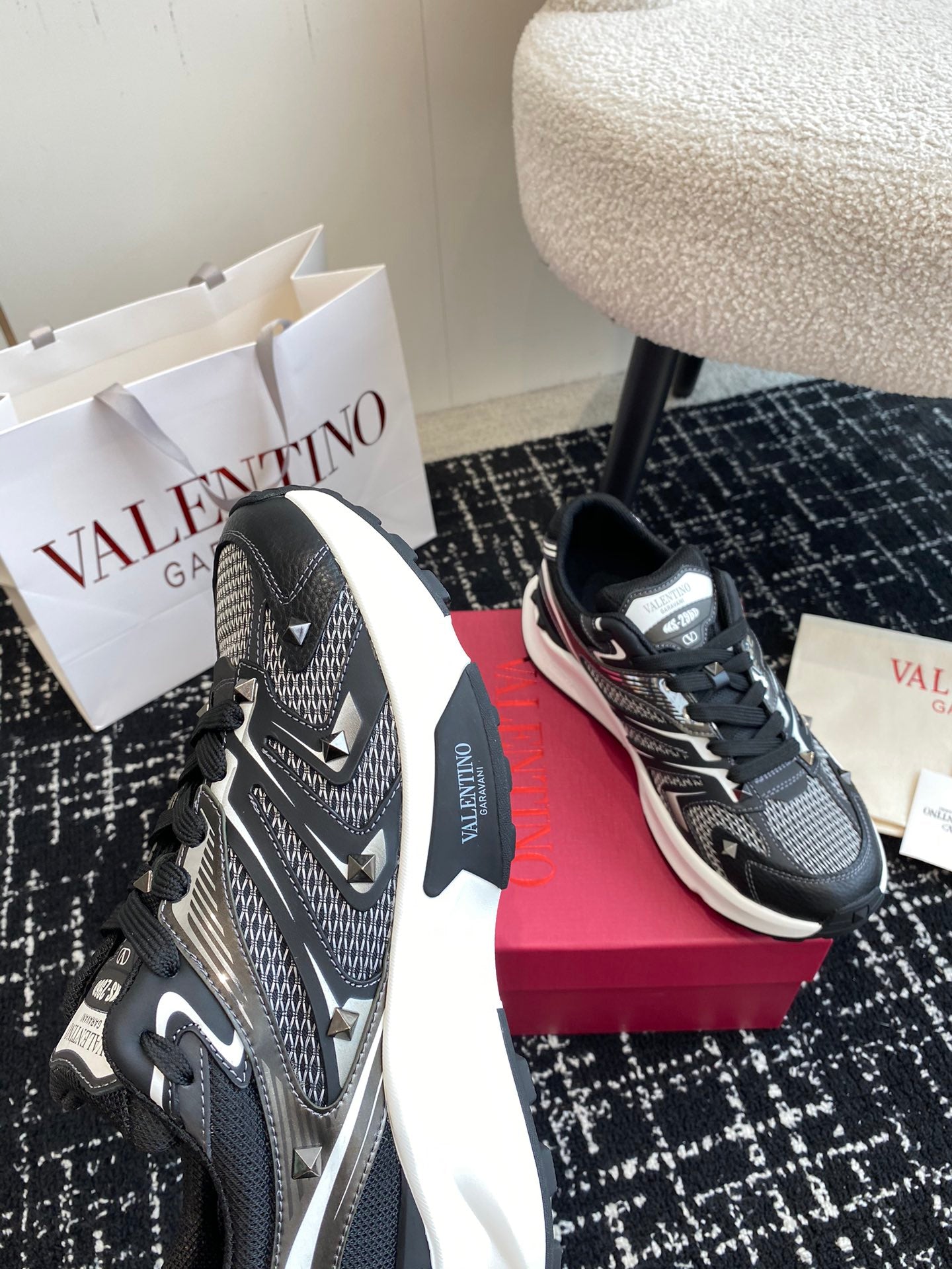 LuxluxHouse Best Quality Shoes Valentino