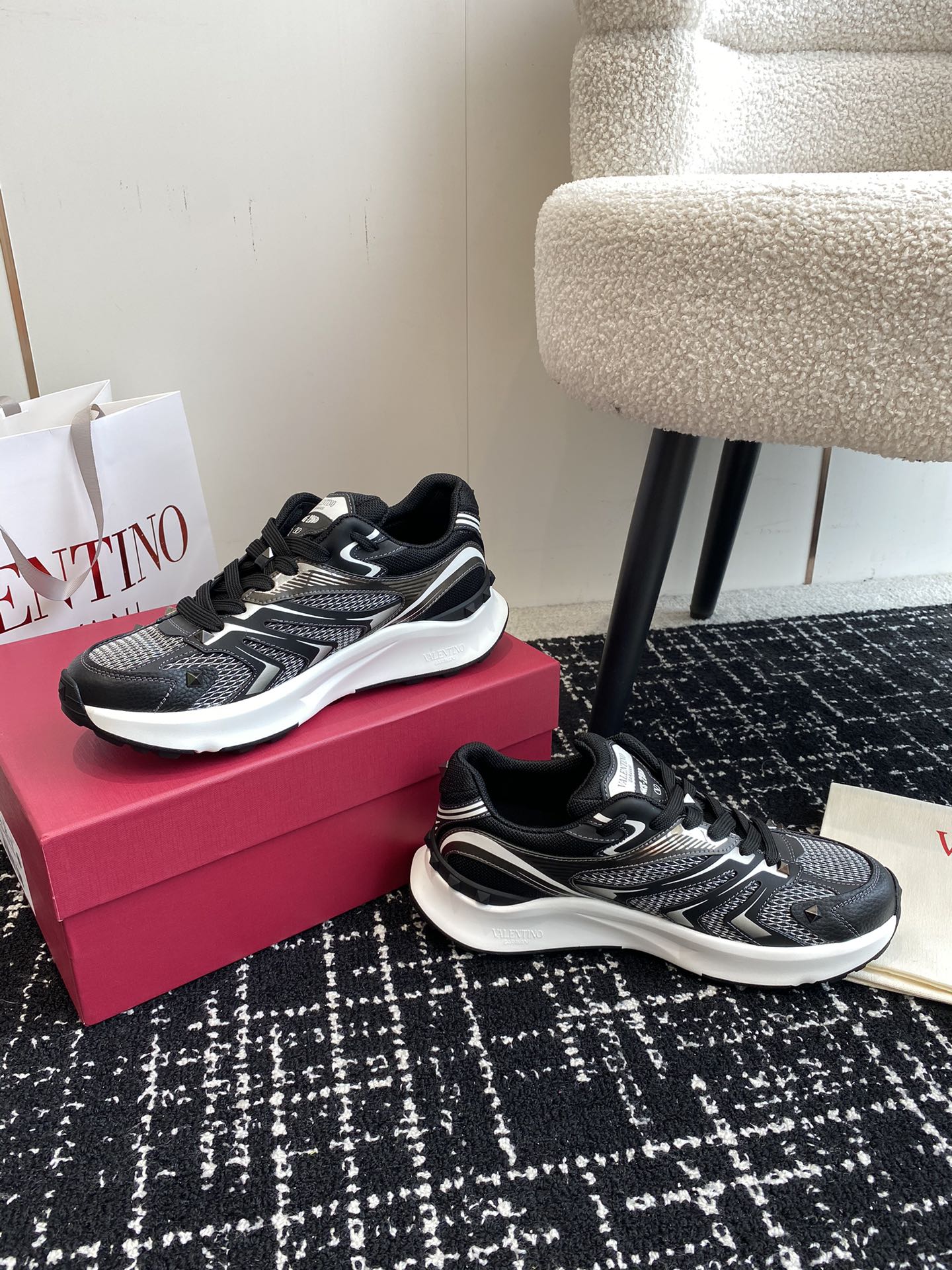 LuxluxHouse Best Quality Shoes Valentino