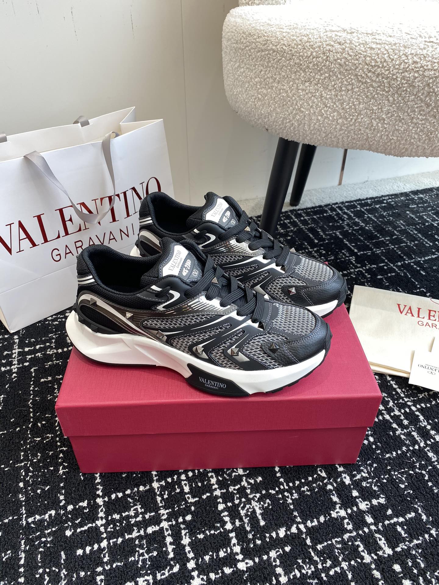 LuxluxHouse Best Quality Shoes Valentino