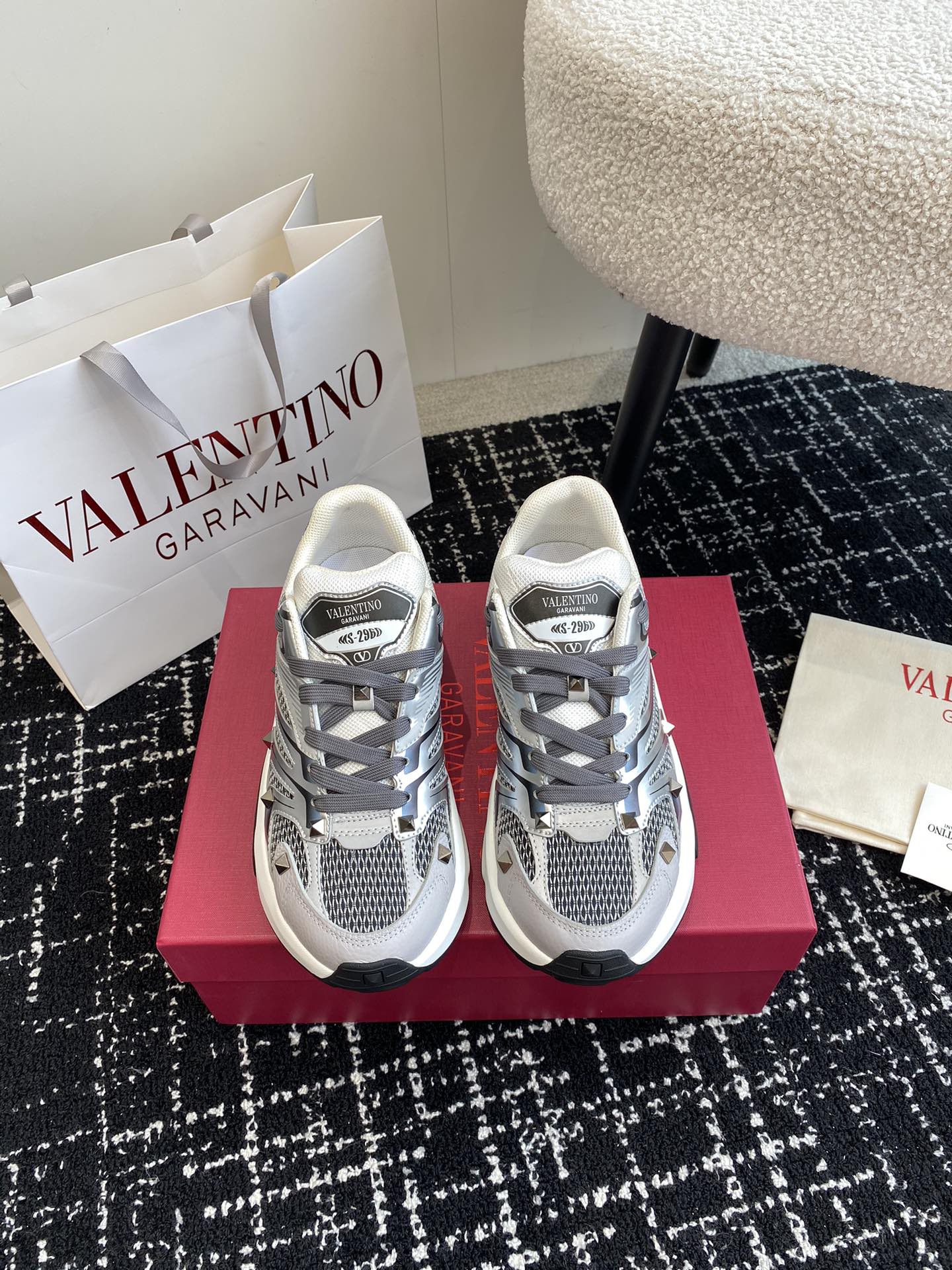 LuxluxHouse Best Quality Shoes Valentino