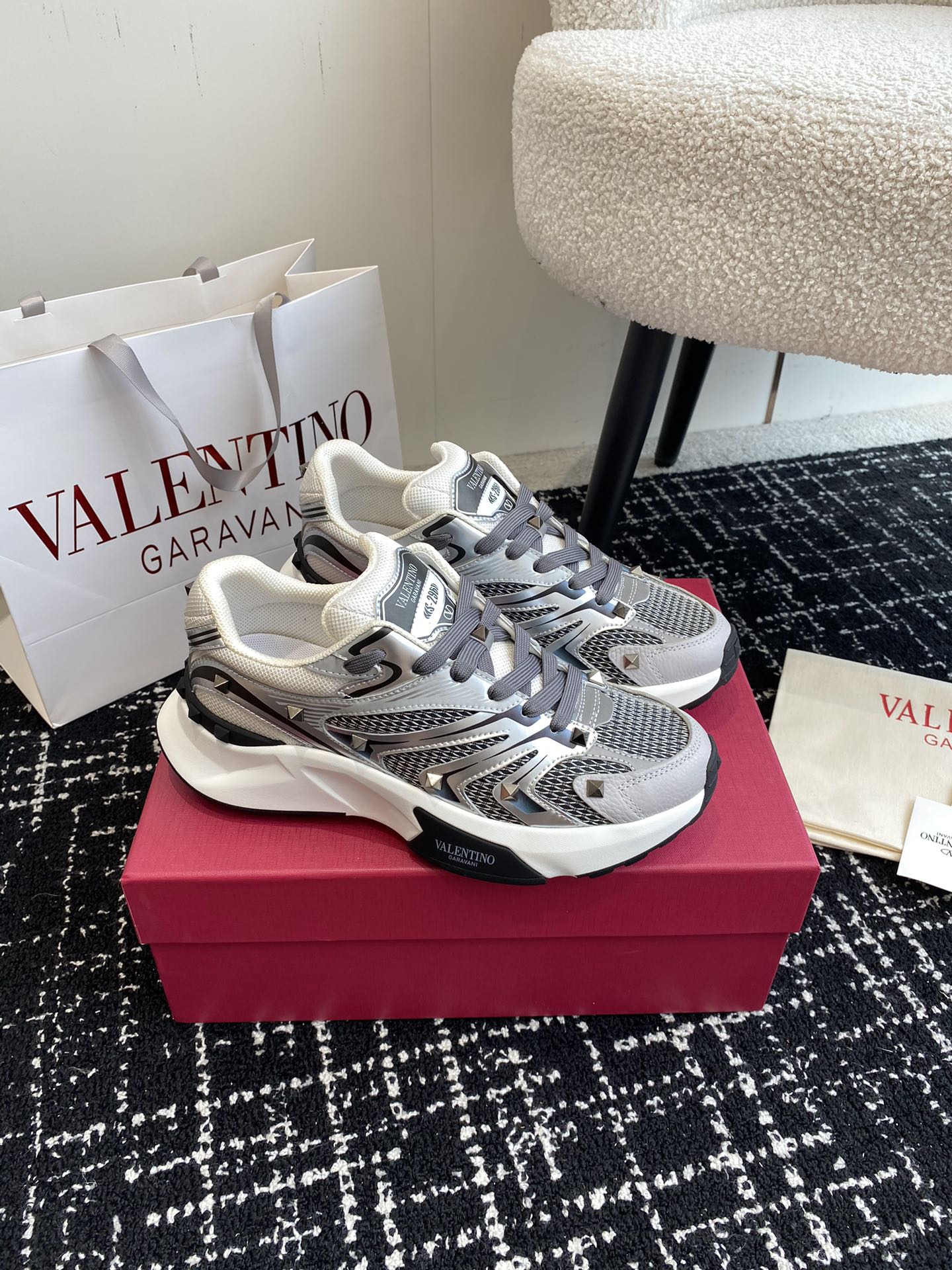 LuxluxHouse Best Quality Shoes Valentino