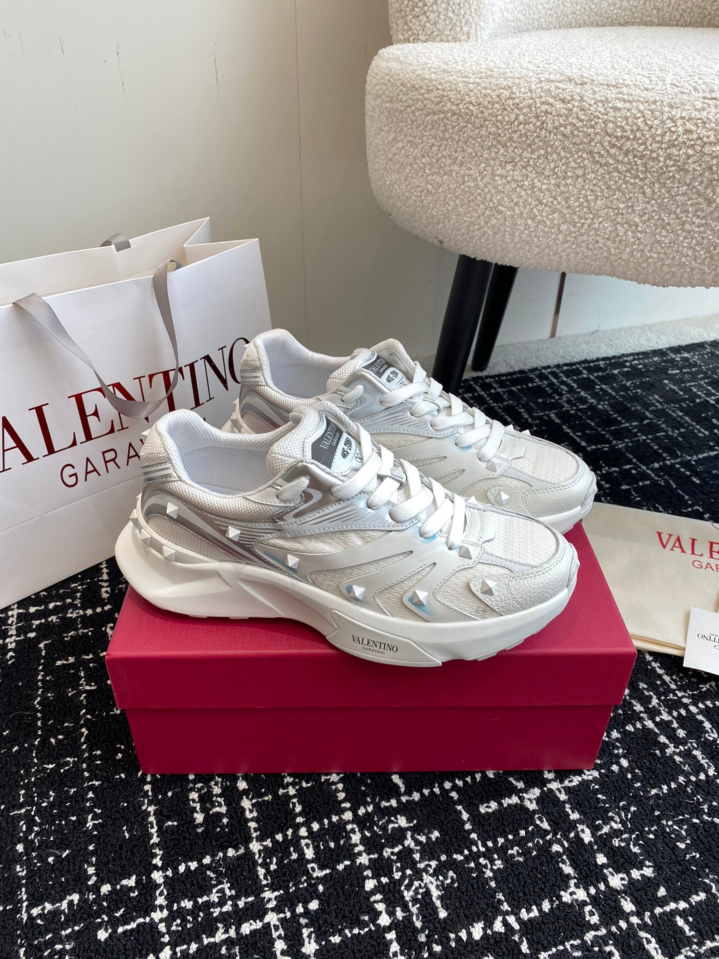 LuxluxHouse Best Quality Shoes Valentino