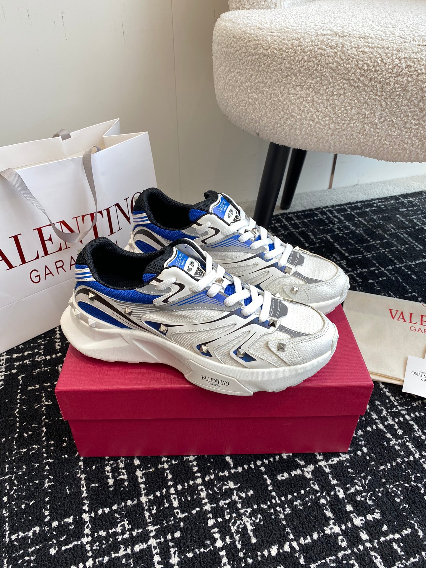 LuxluxHouse Best Quality Shoes Valentino