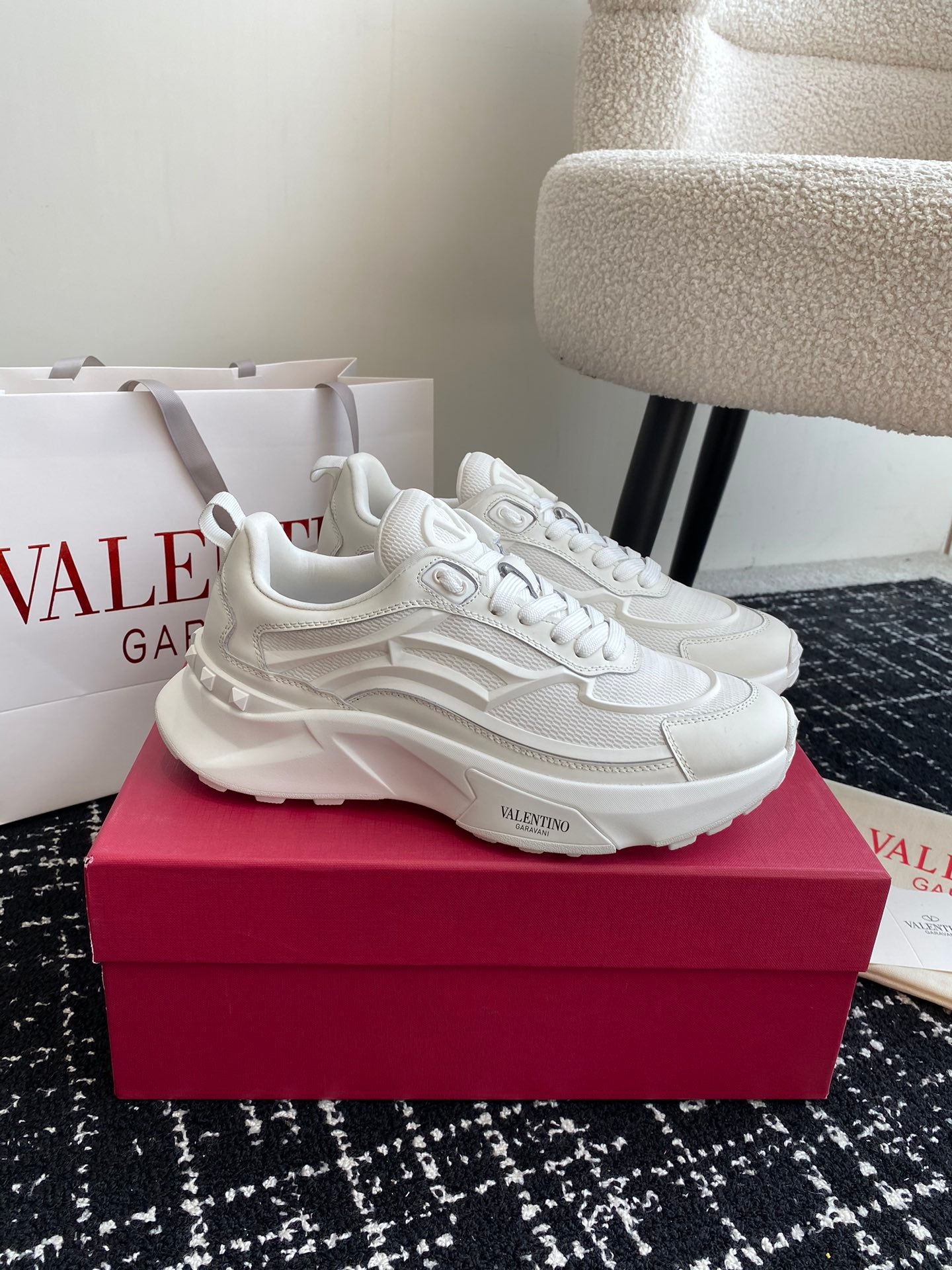 LuxluxHouse Best Quality Shoes Valentino