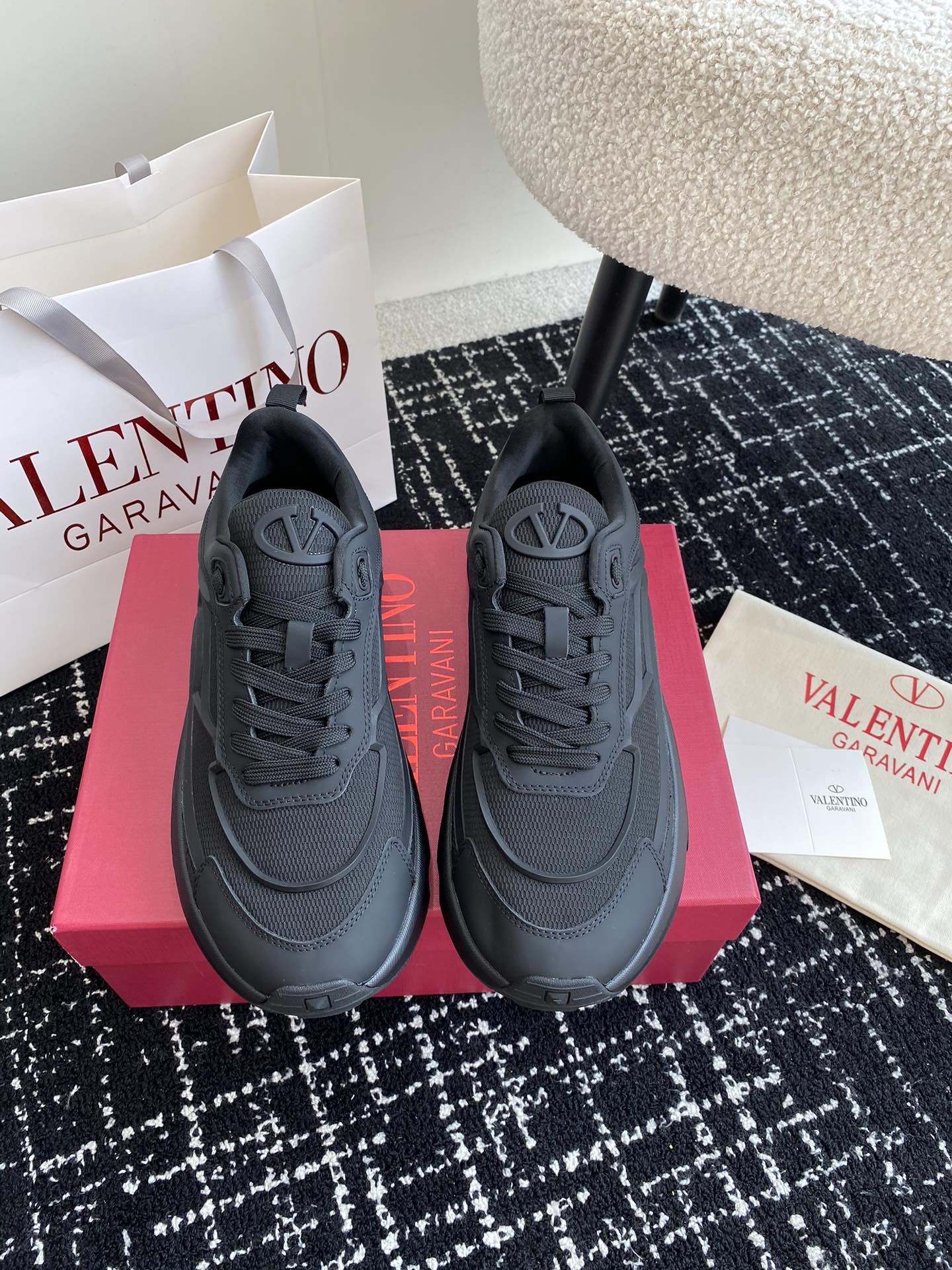 LuxluxHouse Best Quality Shoes Valentino