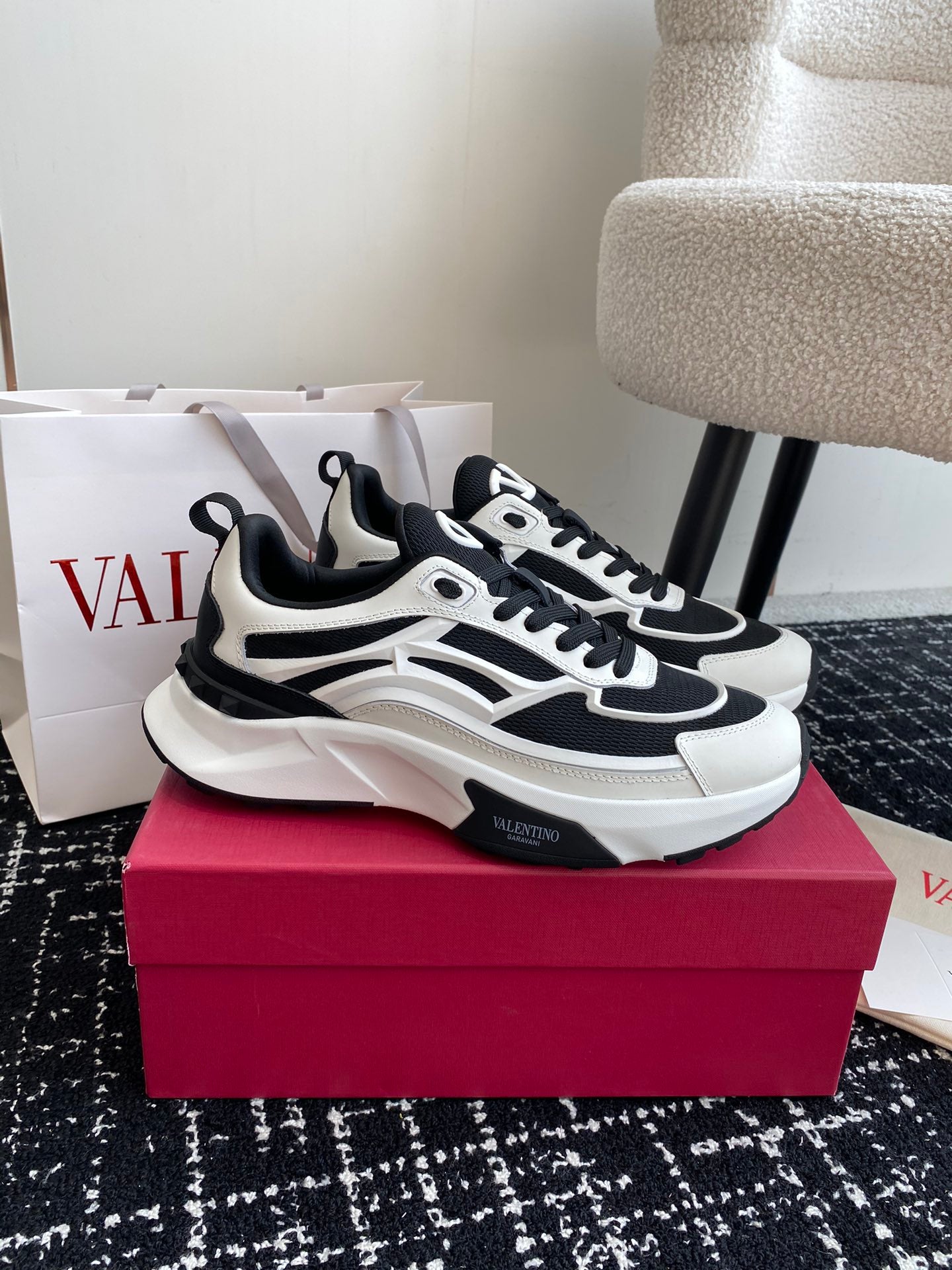 LuxluxHouse Best Quality Shoes Valentino