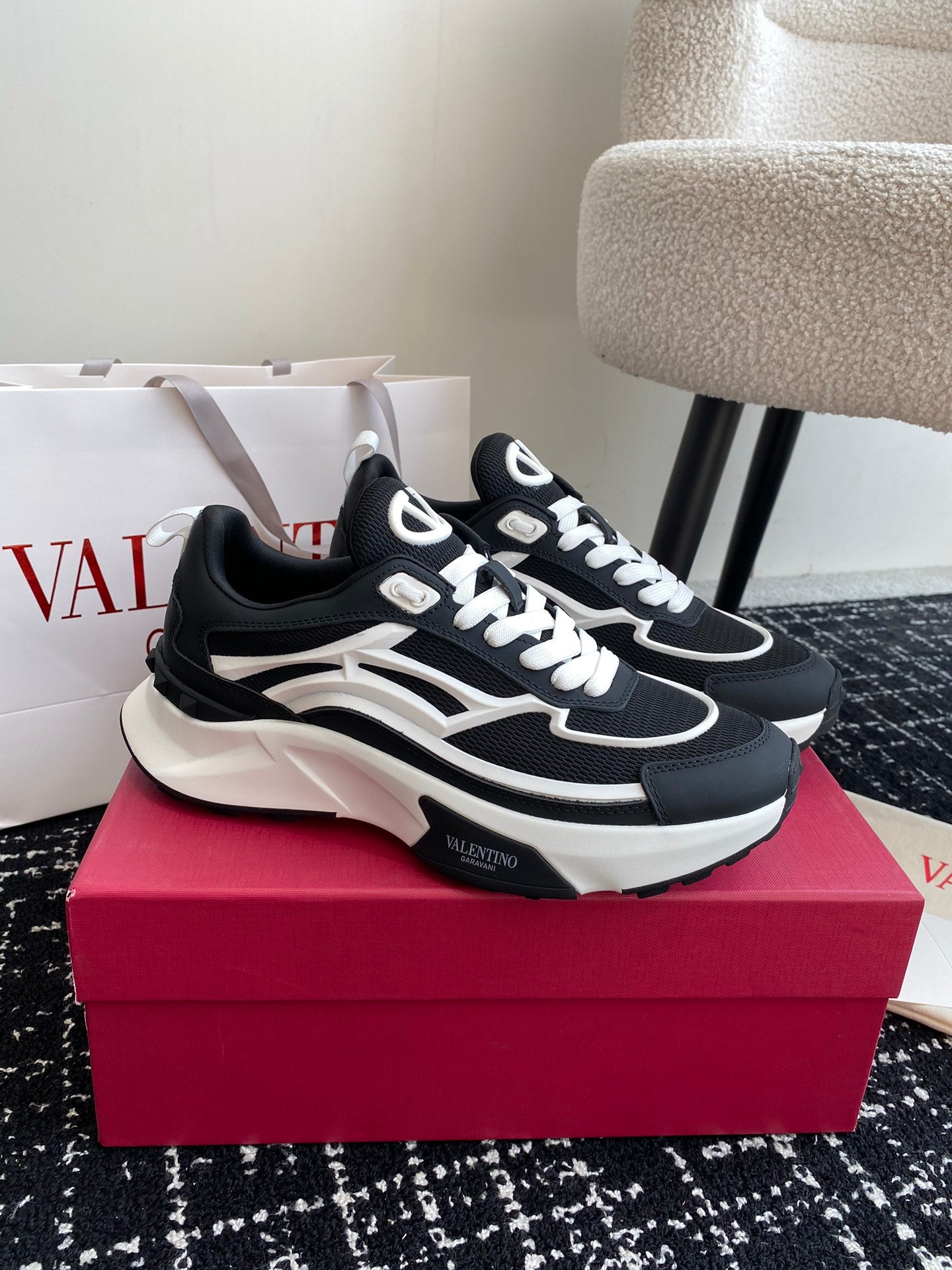 LuxluxHouse Best Quality Shoes Valentino