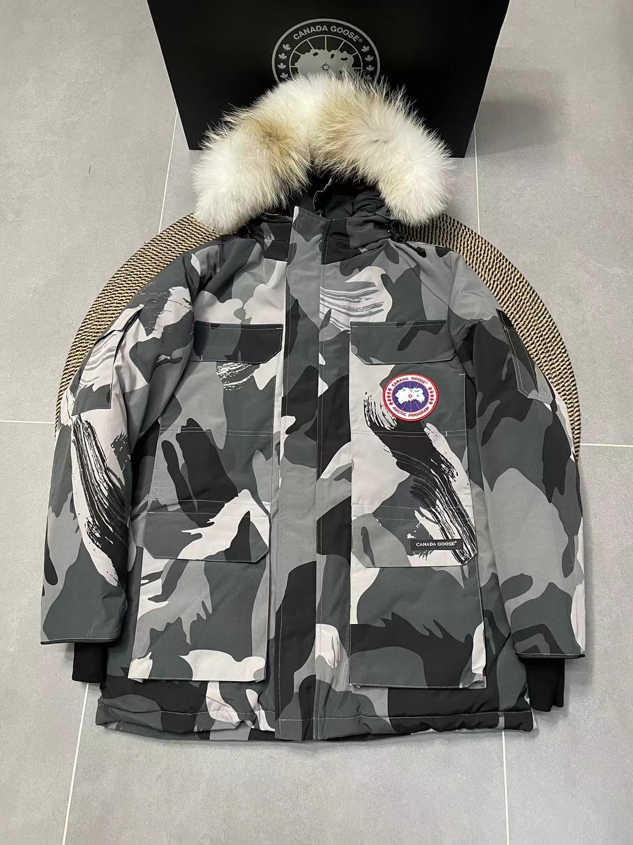 Canada Goose Coats & Jackets