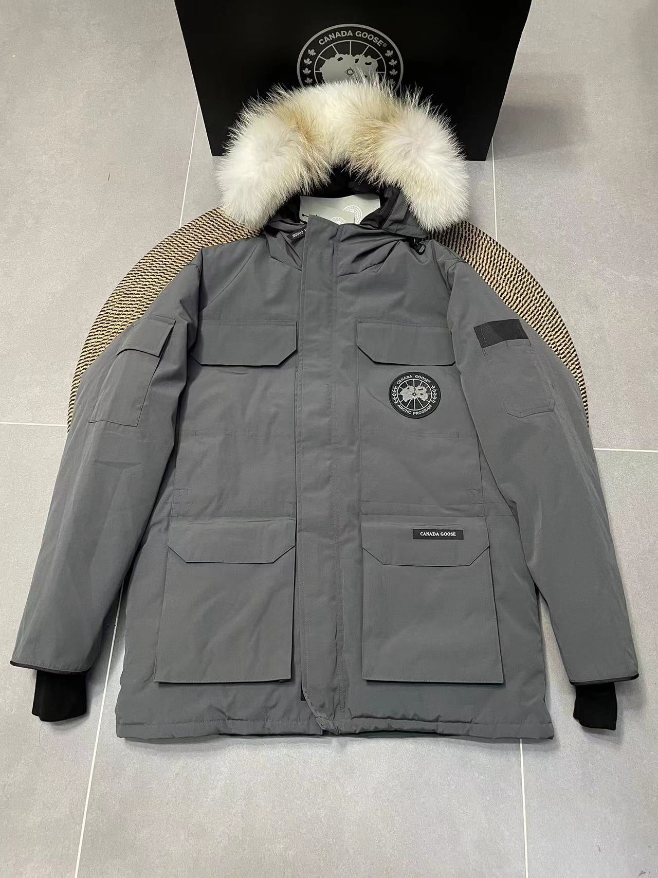 Canada Goose Coats & Jackets