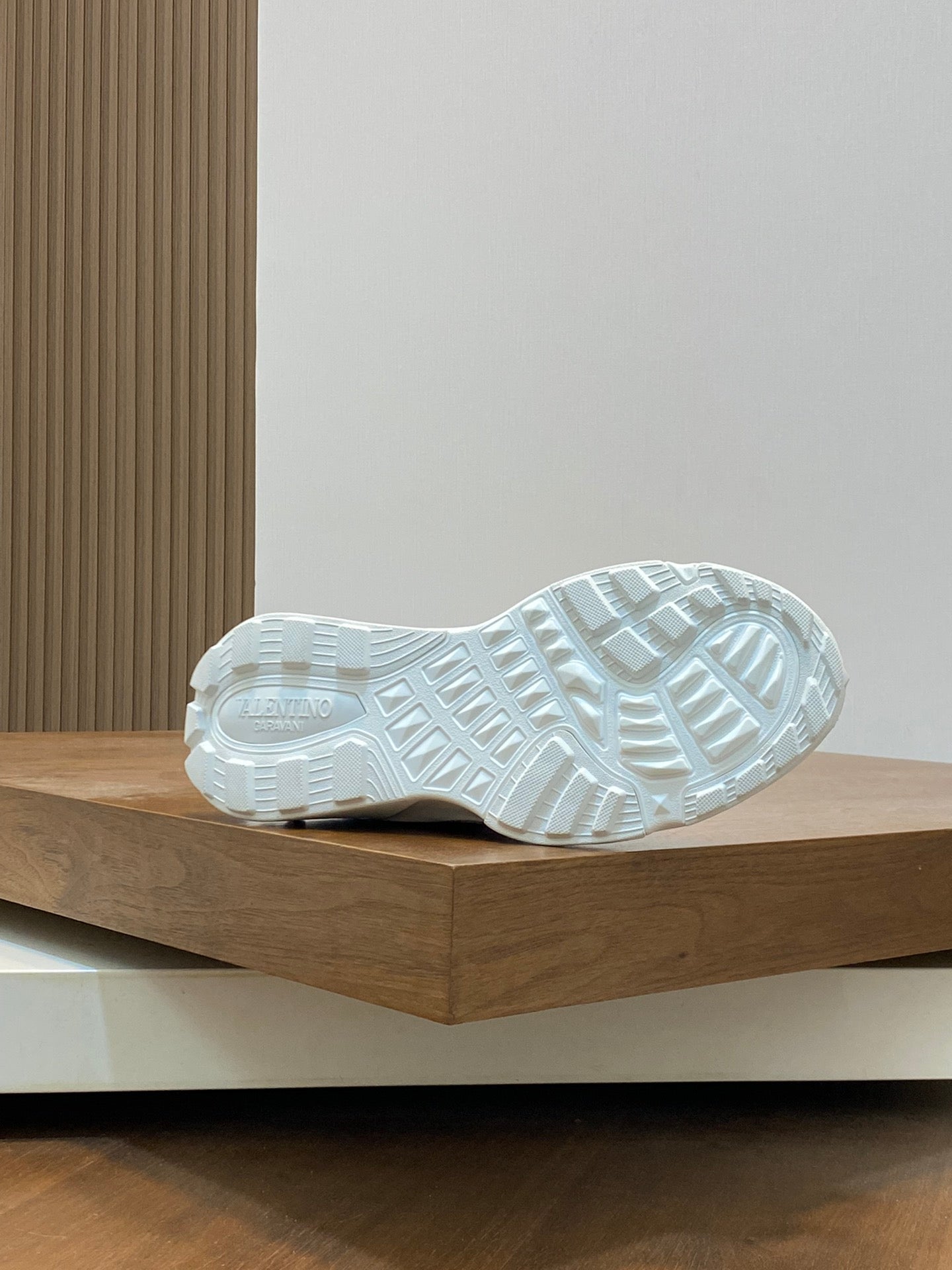 LuxluxHouse Best Quality Shoes Valentino