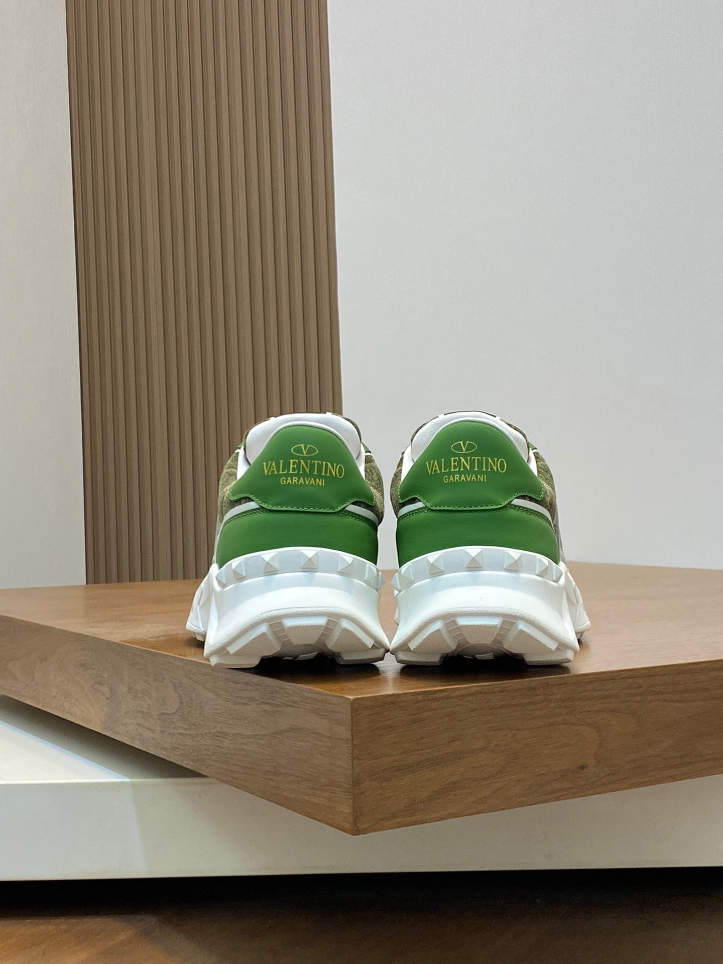 LuxluxHouse Best Quality Shoes Valentino