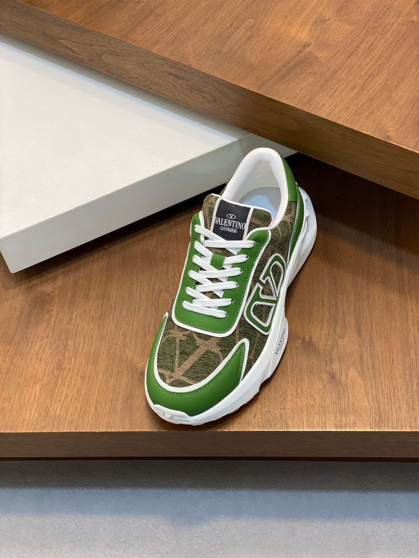 LuxluxHouse Best Quality Shoes Valentino