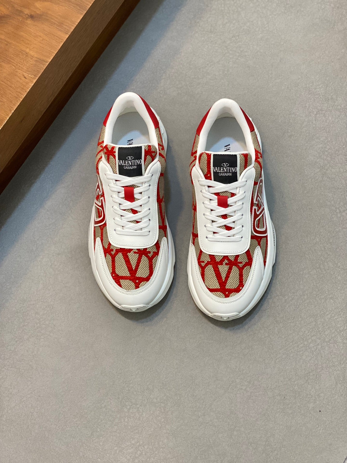 LuxluxHouse Best Quality Shoes Valentino