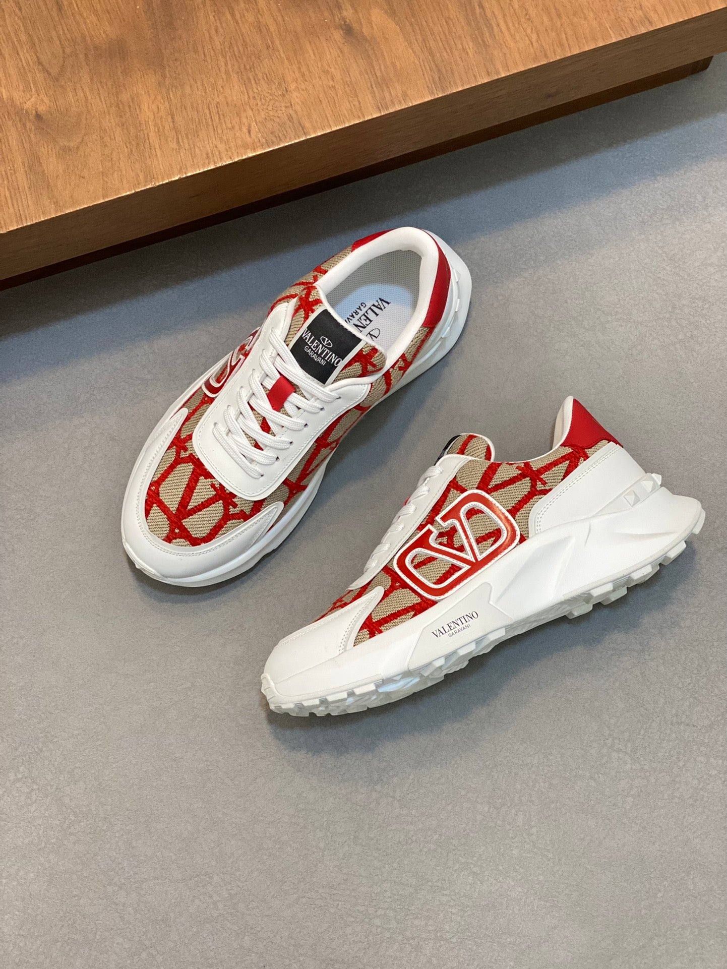 LuxluxHouse Best Quality Shoes Valentino