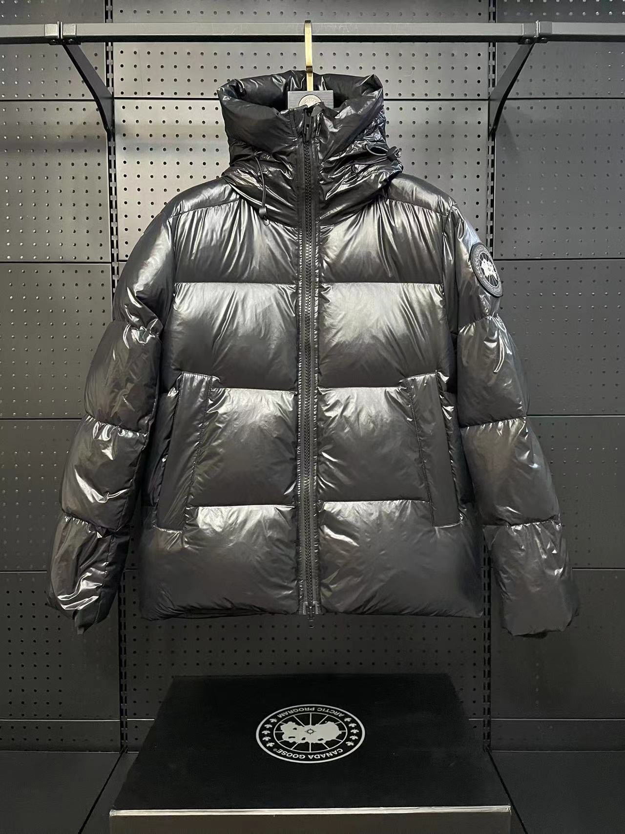 Canada Goose Coats & Jackets