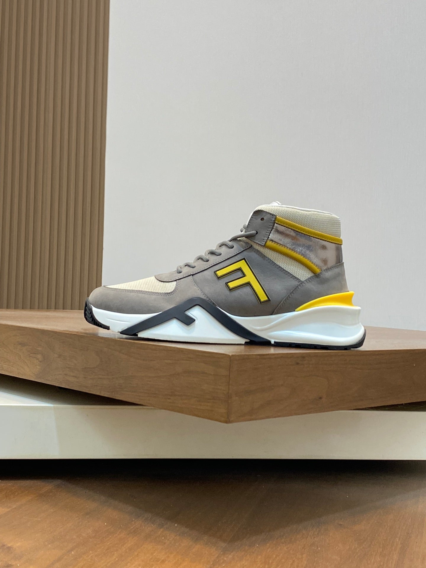 LuxluxHouse Best Quality Shoes Fendi