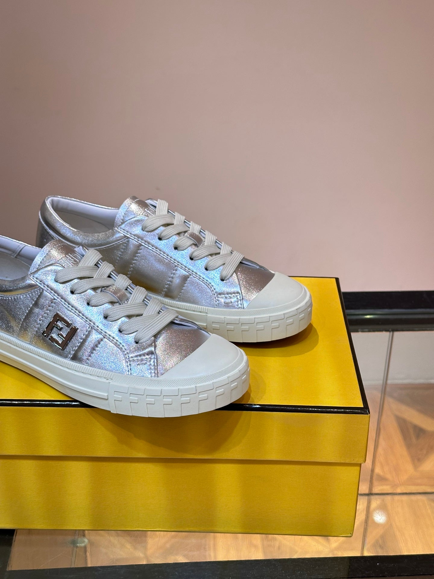 LuxluxHouse Best Quality Shoes Fendi