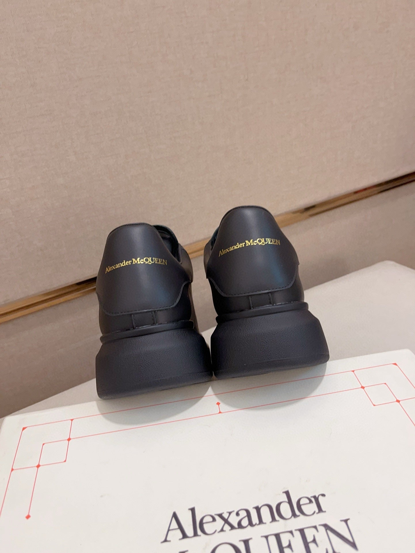 LuxluxHouse Best Quality Shoes Alexander McQueen