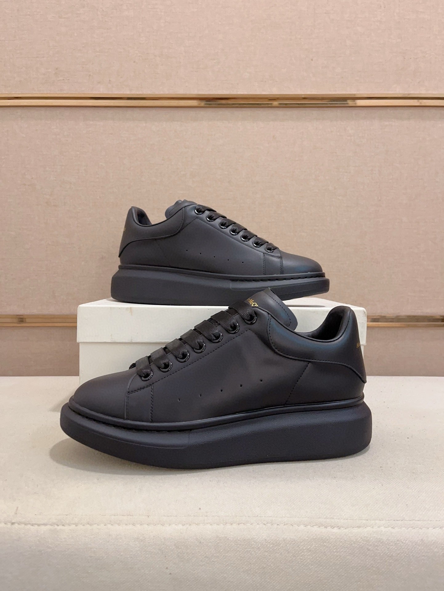LuxluxHouse Best Quality Shoes Alexander McQueen