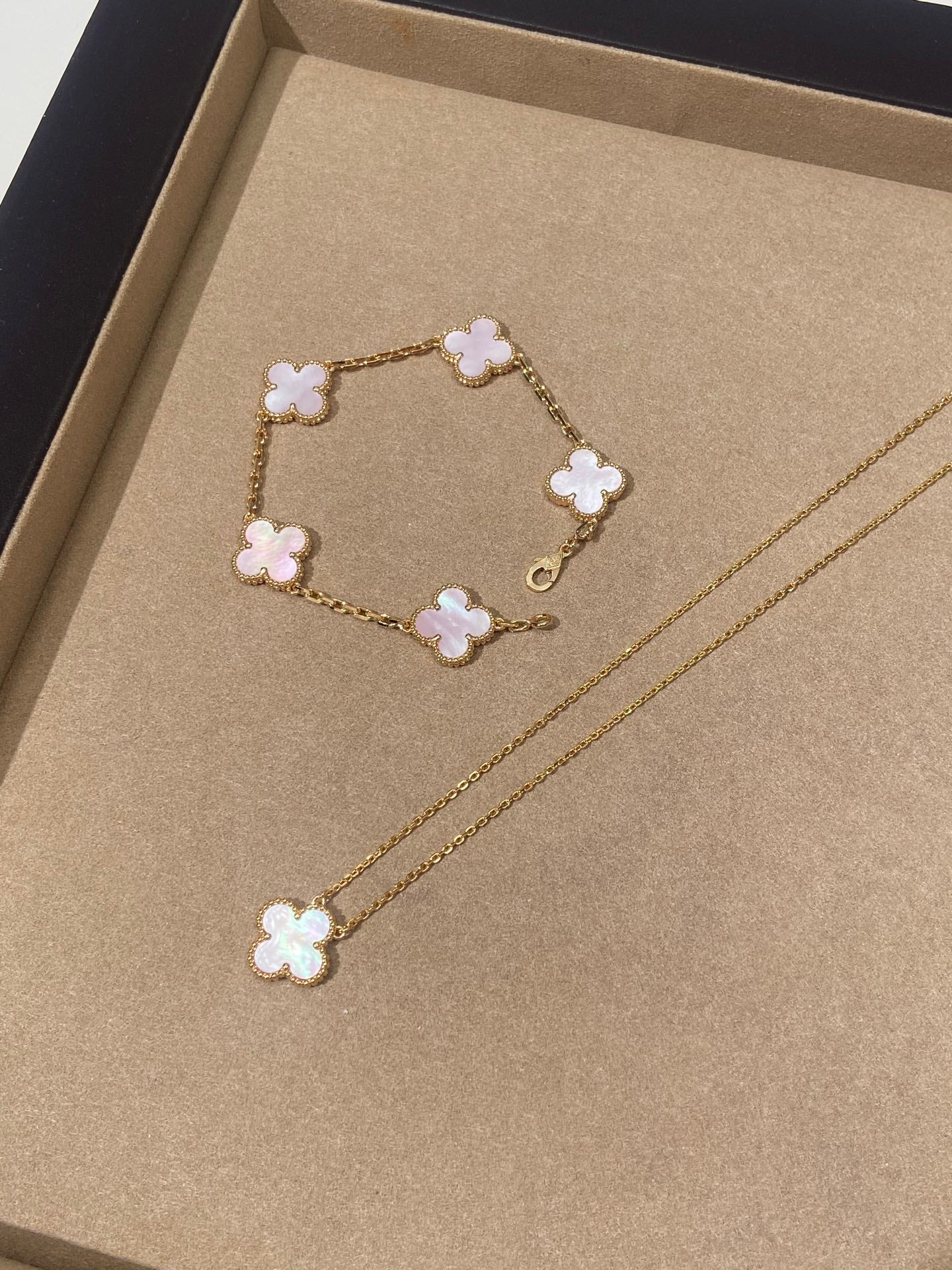 LuxluxHouse Best Quality Accessories Van Cleef & Arpels