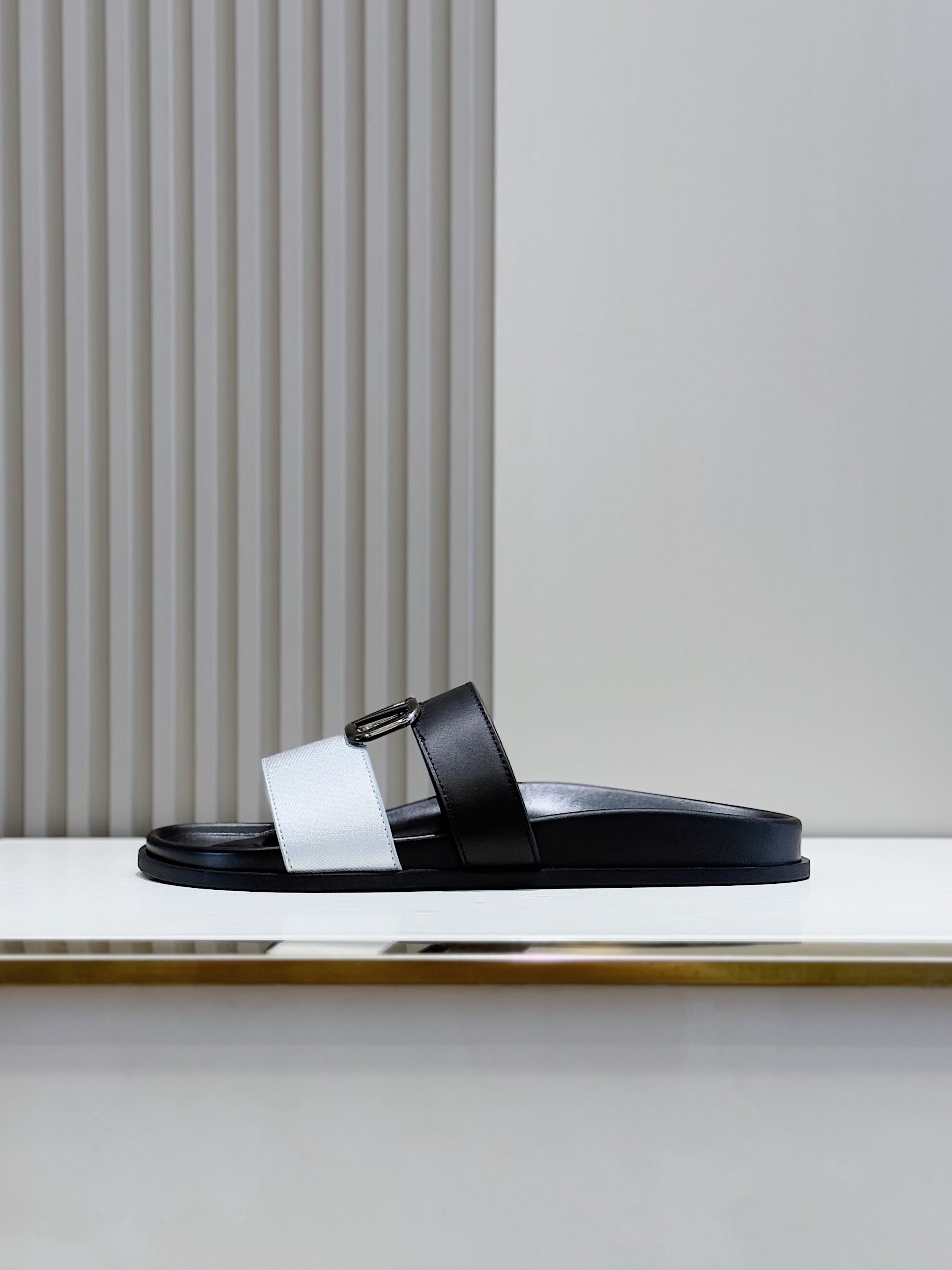 LuxluxHouse Best Quality Sandals Valentino