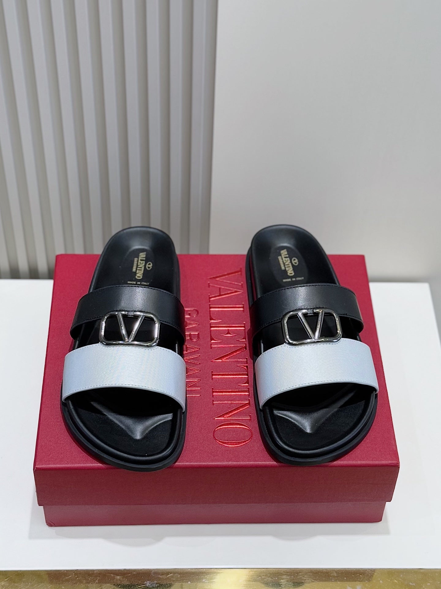 LuxluxHouse Best Quality Sandals Valentino