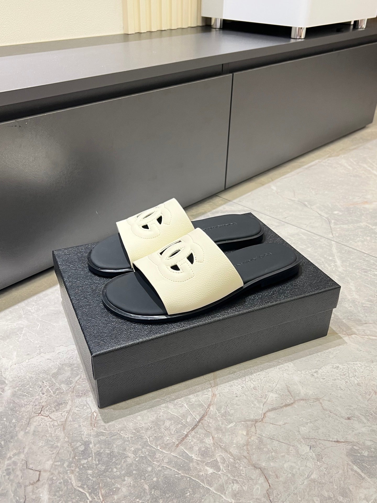 LuxluxHouse Best Quality Sandals Dolce & Gabbana