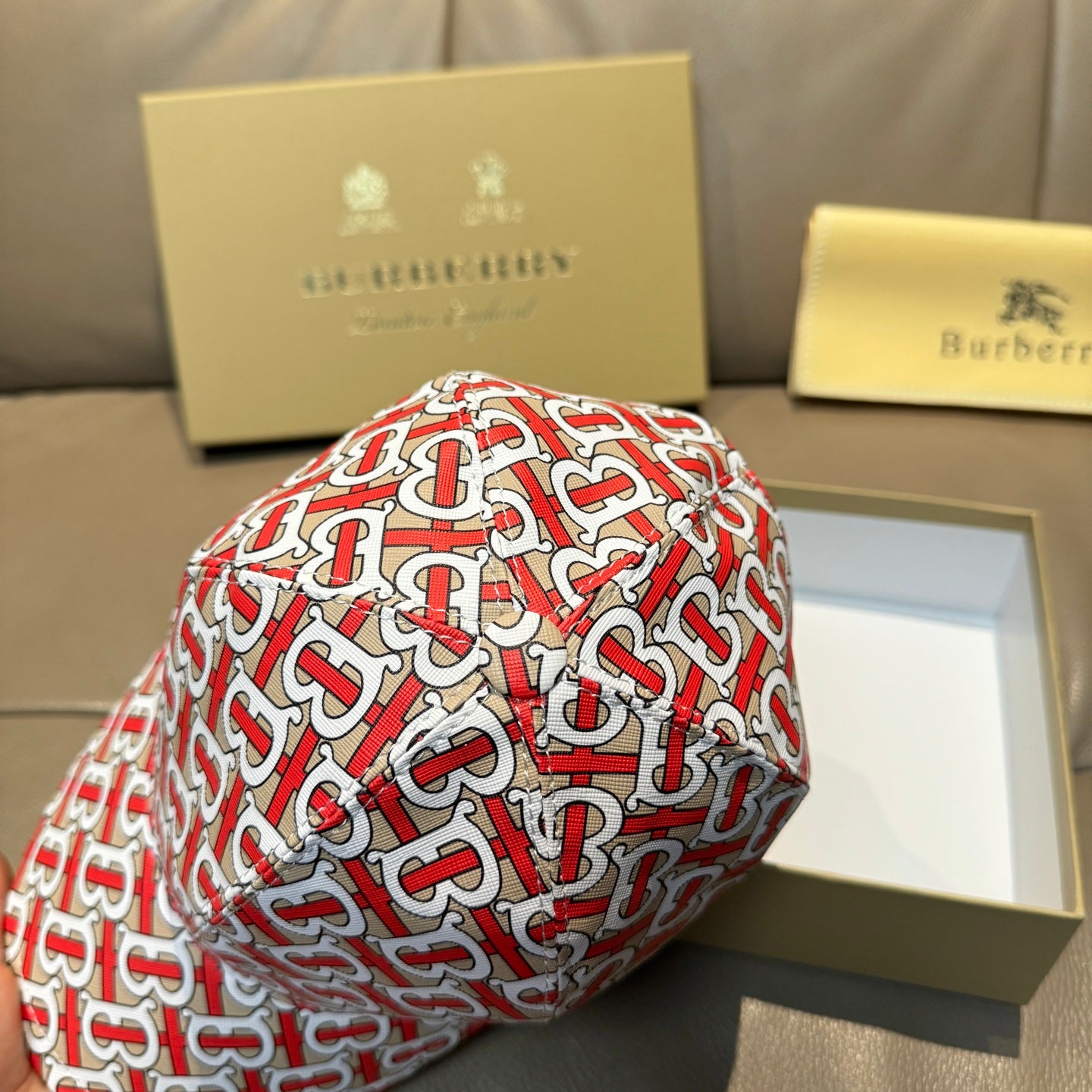 LuxluxHouse Best Quality Burberry Caps