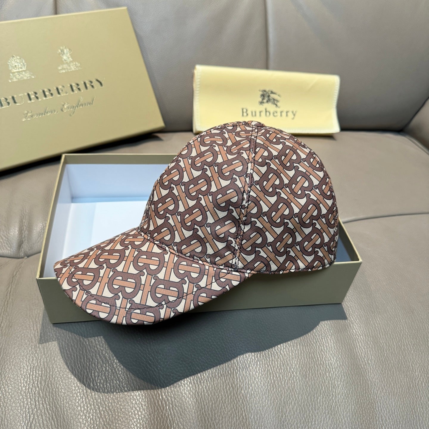 LuxluxHouse Best Quality Burberry Caps