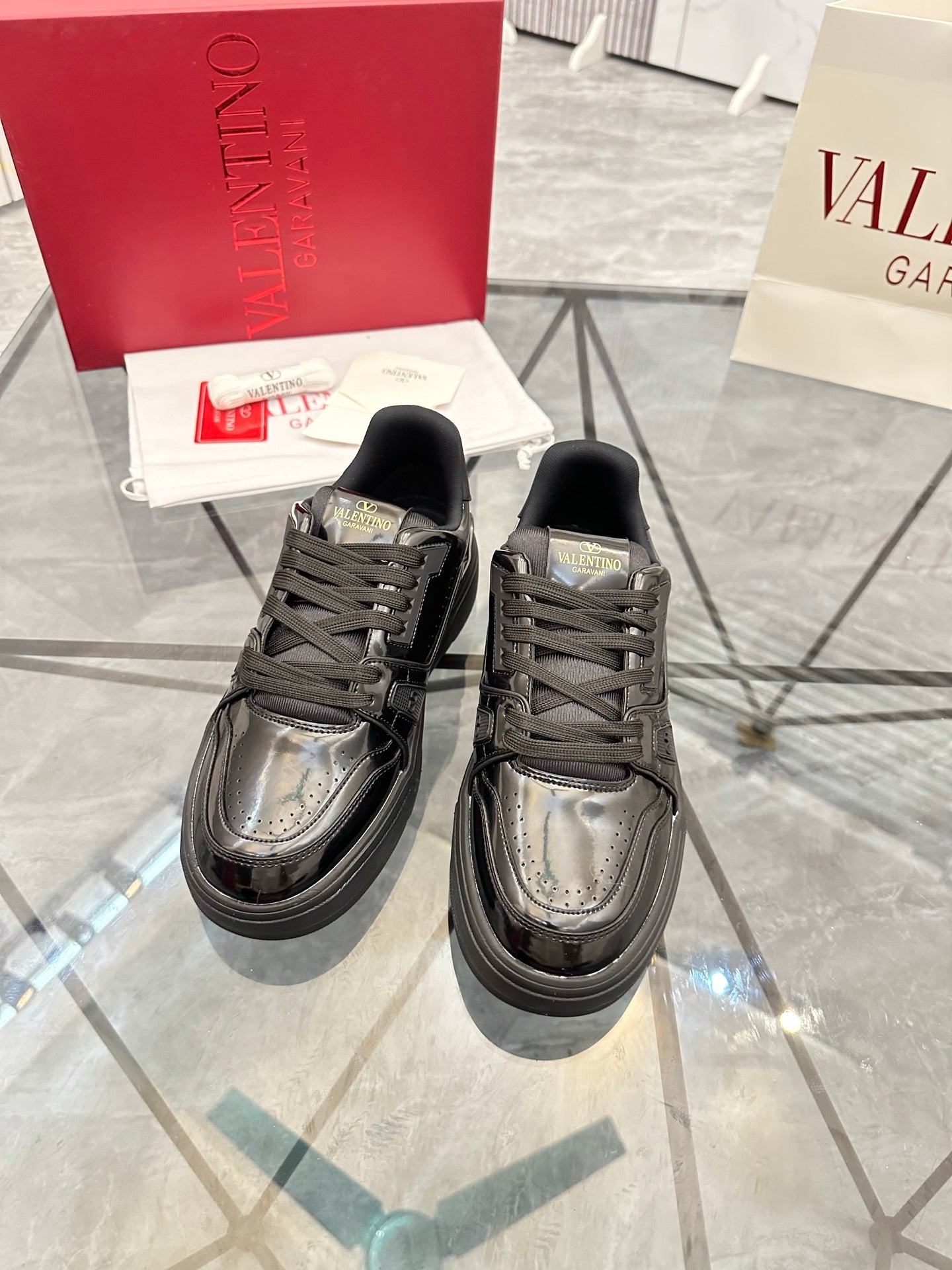 LuxluxHouse Best Quality Shoes Valentino