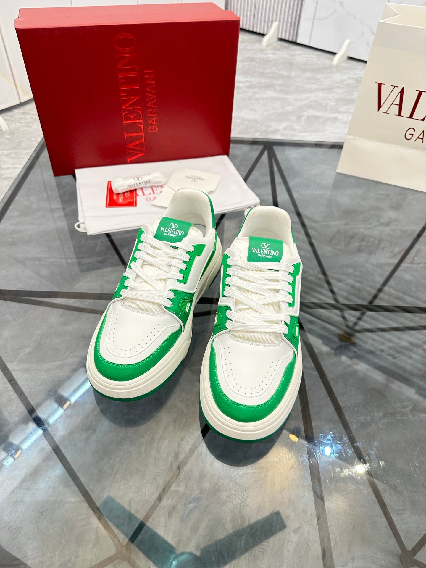 LuxluxHouse Best Quality Shoes Valentino