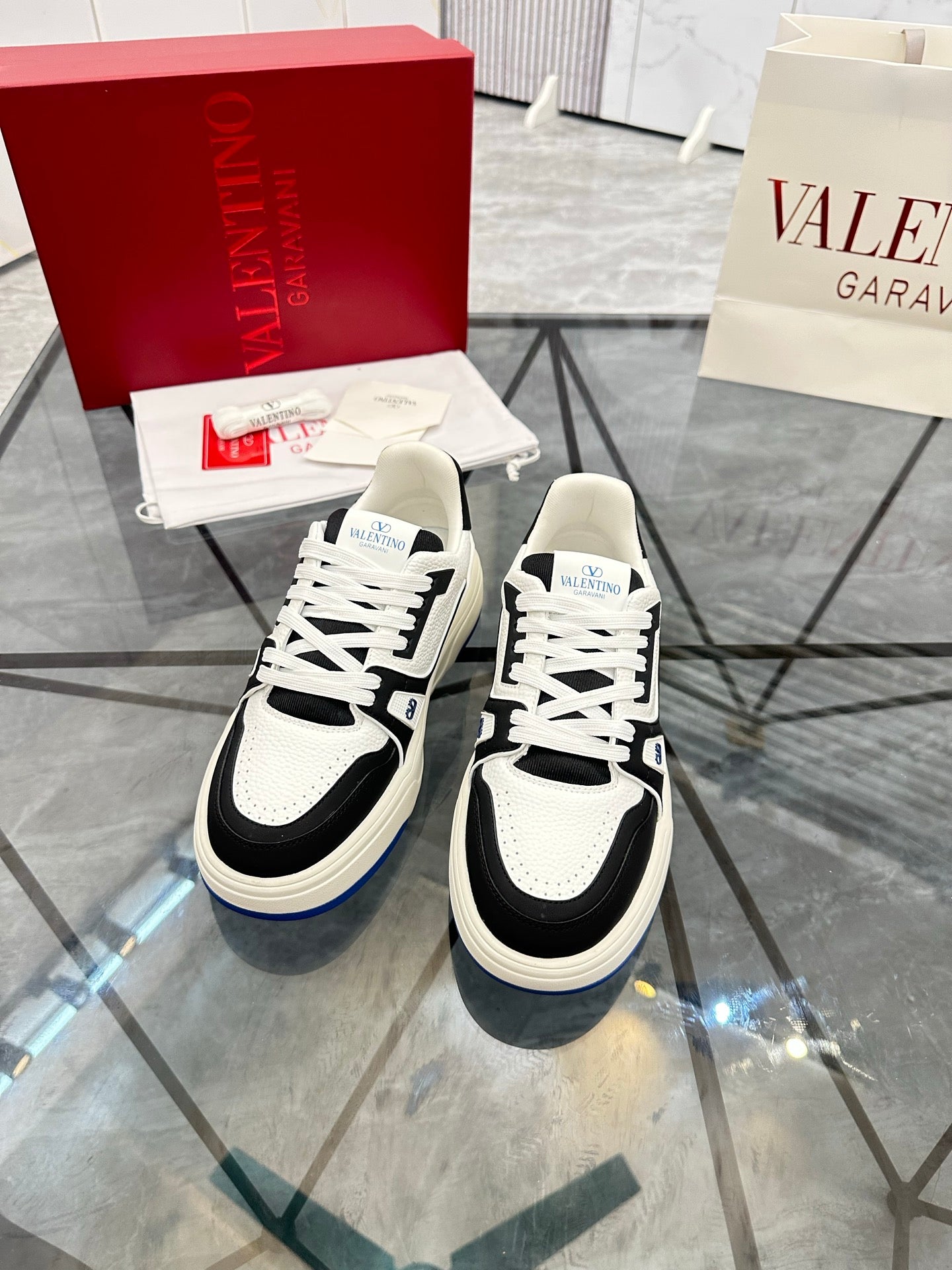 LuxluxHouse Best Quality Shoes Valentino