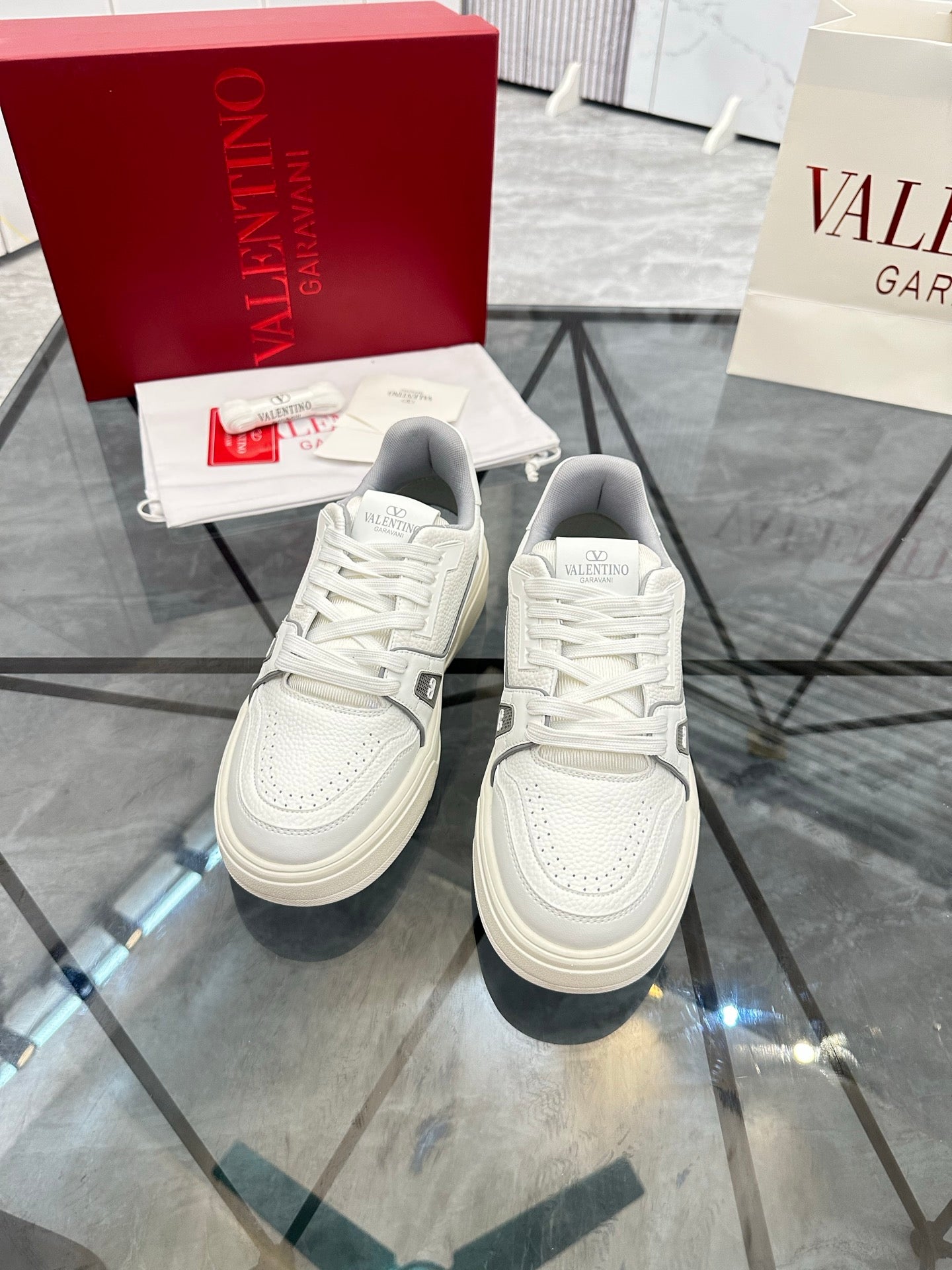 LuxluxHouse Best Quality Shoes Valentino