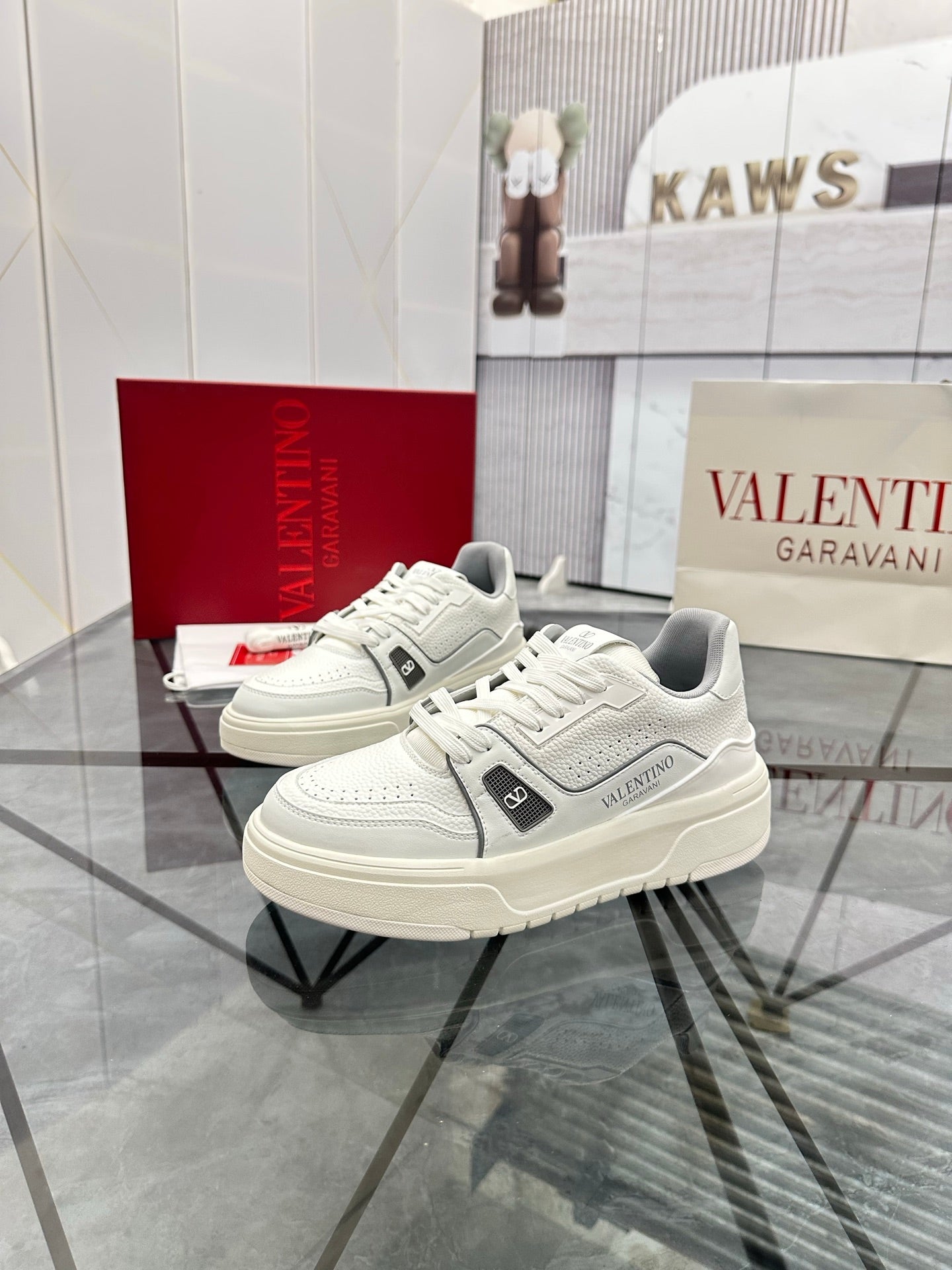 LuxluxHouse Best Quality Shoes Valentino