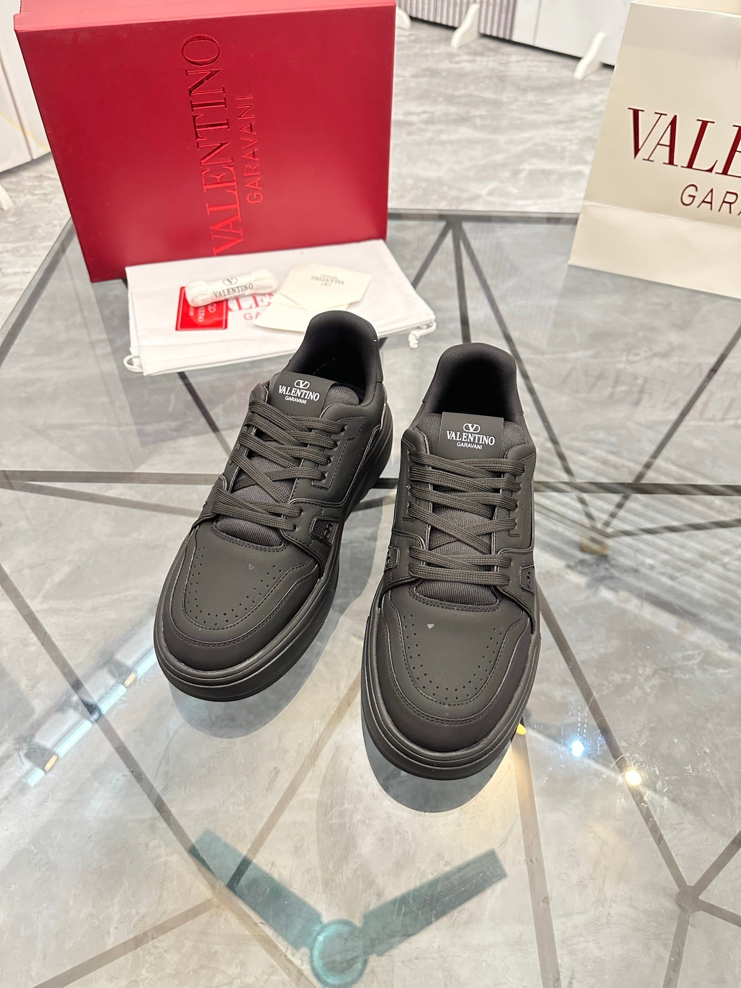 LuxluxHouse Best Quality Shoes Valentino