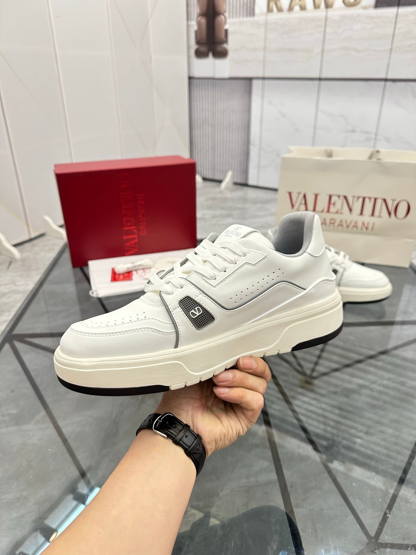 LuxluxHouse Best Quality Shoes Valentino