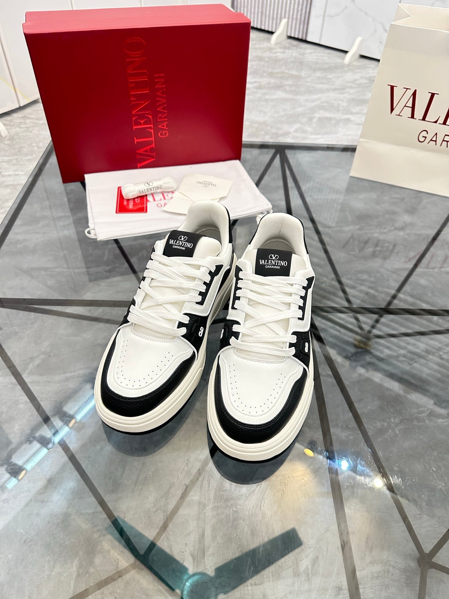 LuxluxHouse Best Quality Shoes Valentino