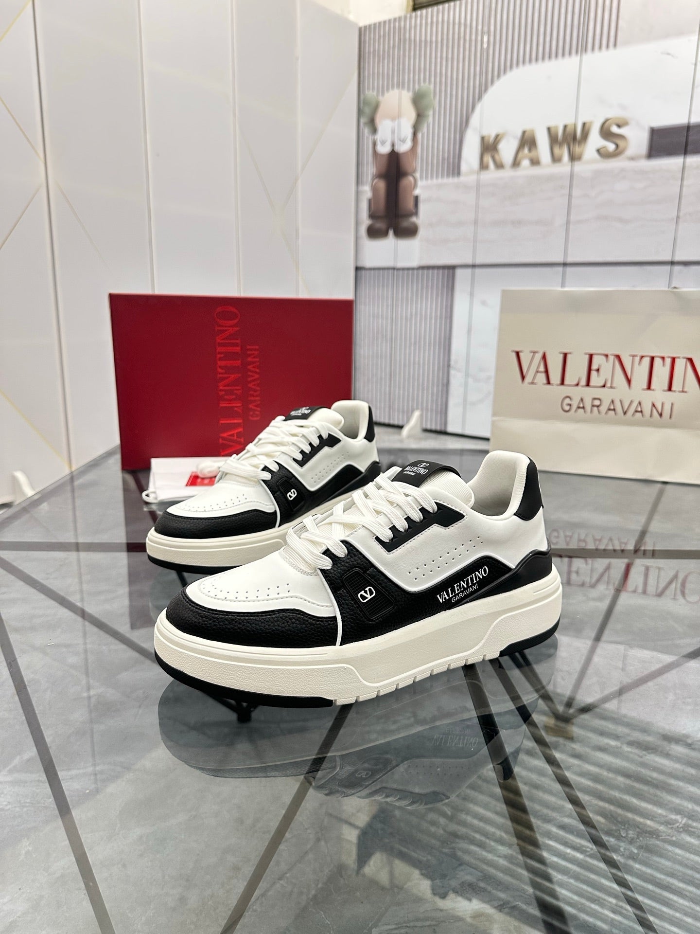 LuxluxHouse Best Quality Shoes Valentino
