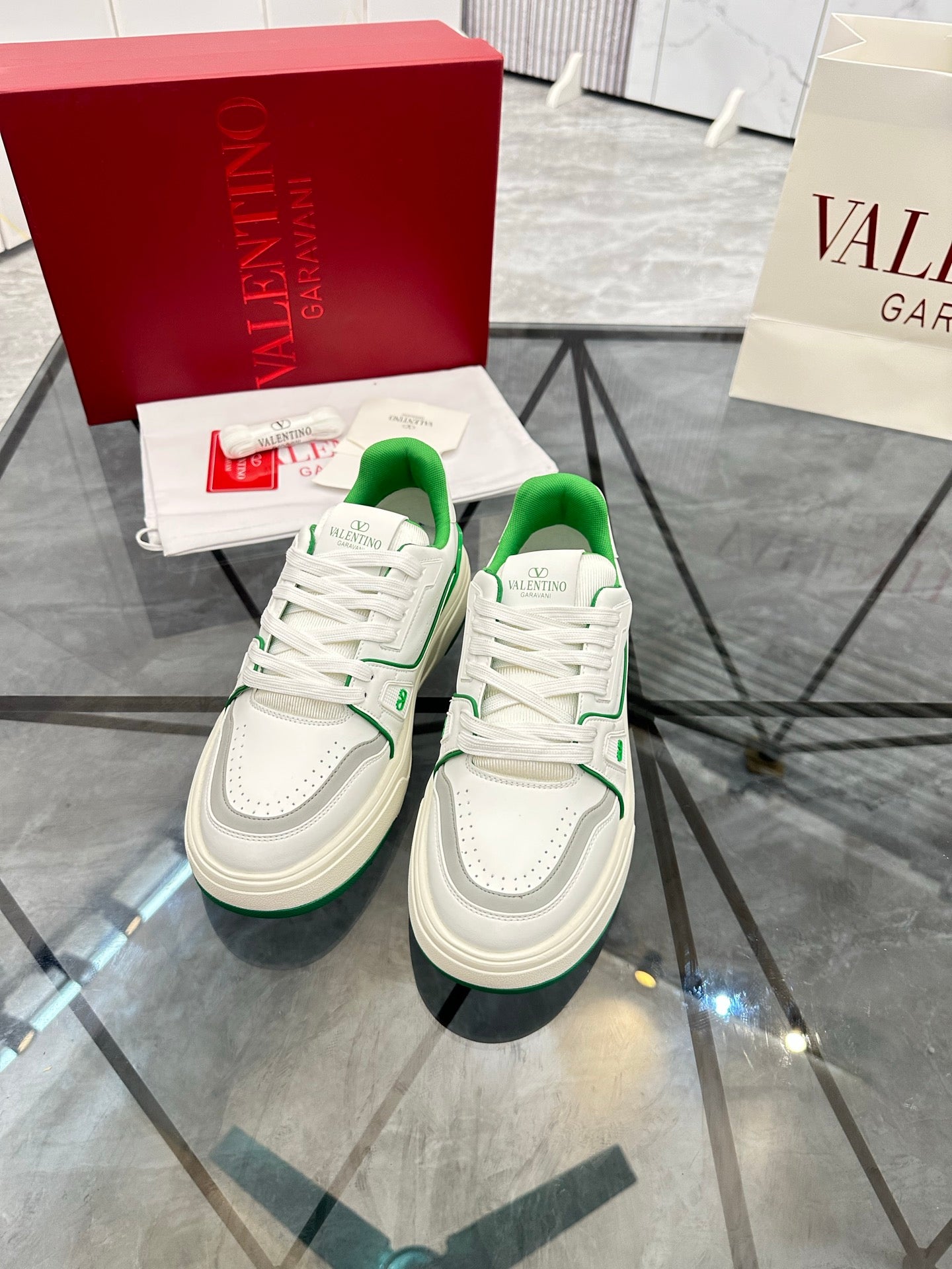 LuxluxHouse Best Quality Shoes Valentino