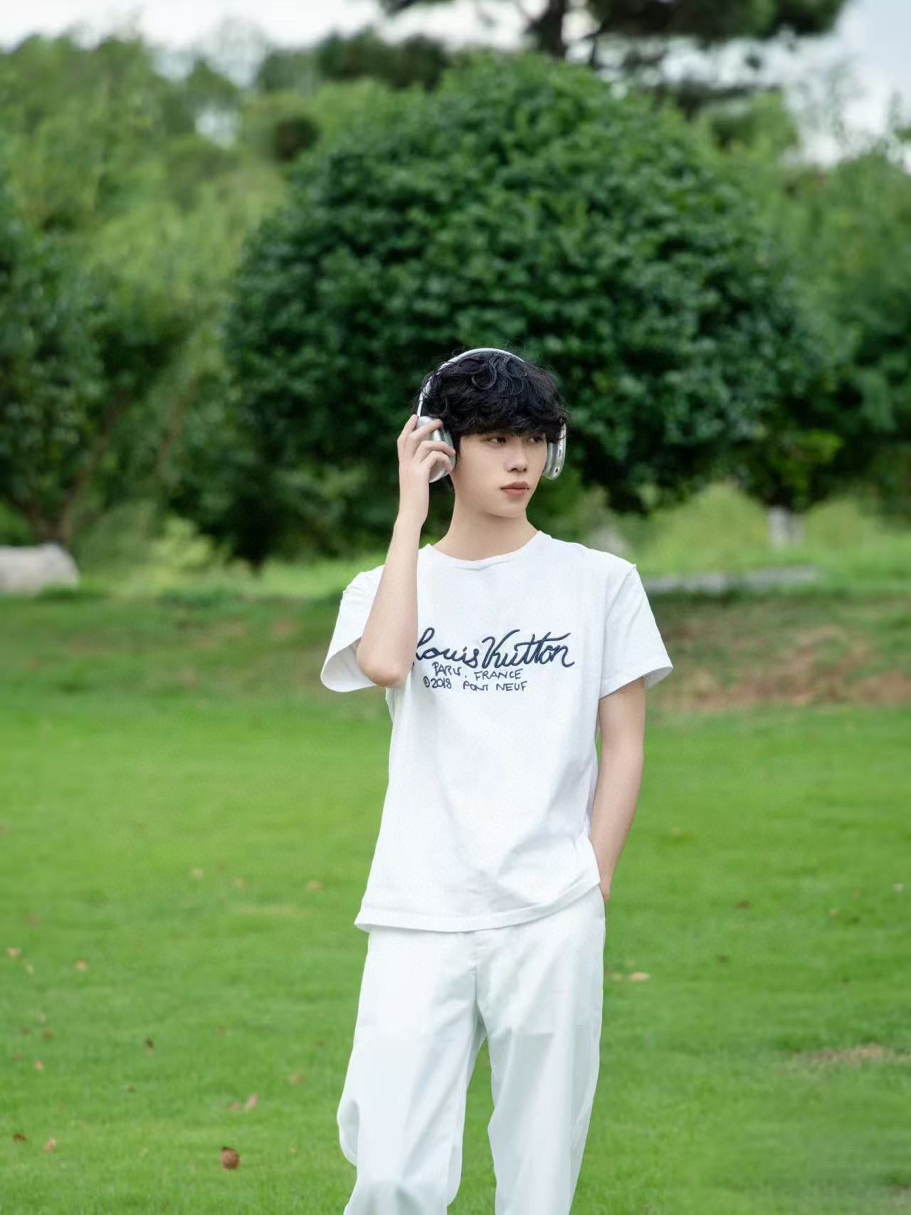 LuxluxHouse Best Quality Clothes T-shirt Louis Vuitton