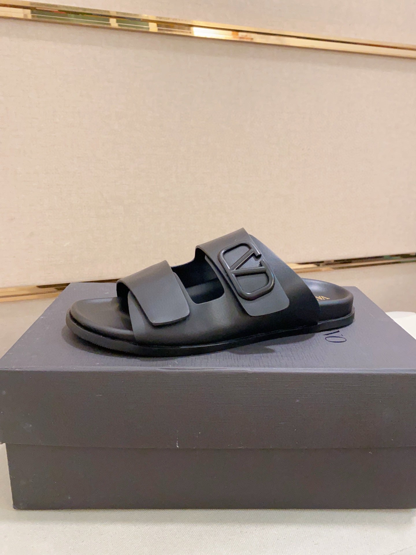 LuxluxHouse Best Quality Sandals Valentino