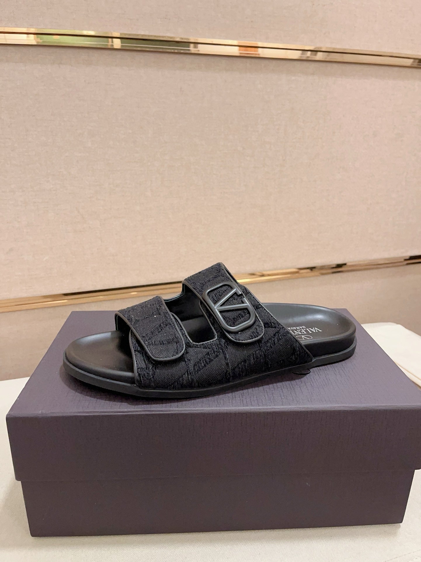 LuxluxHouse Best Quality Sandals Valentino