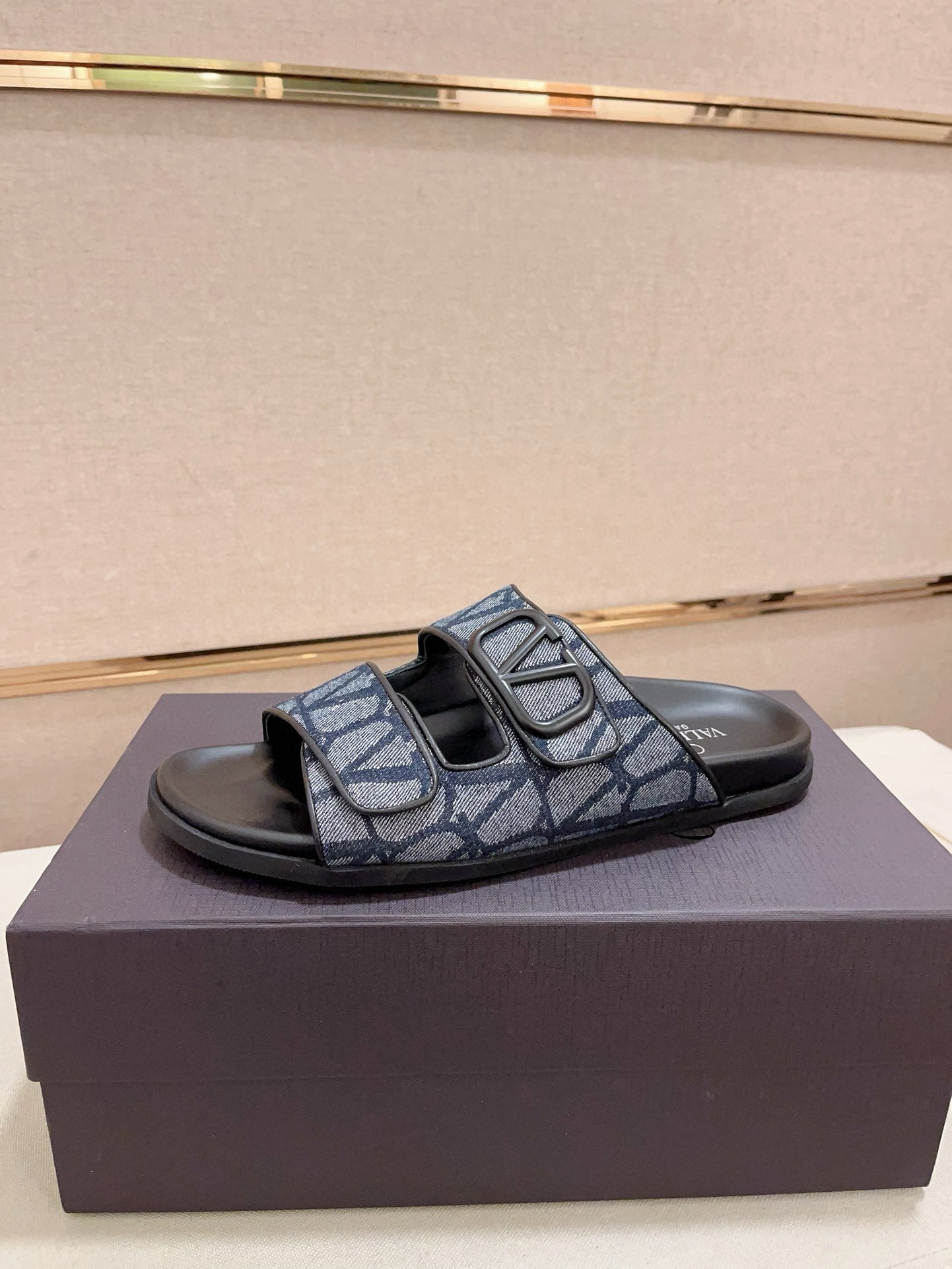 LuxluxHouse Best Quality Sandals Valentino