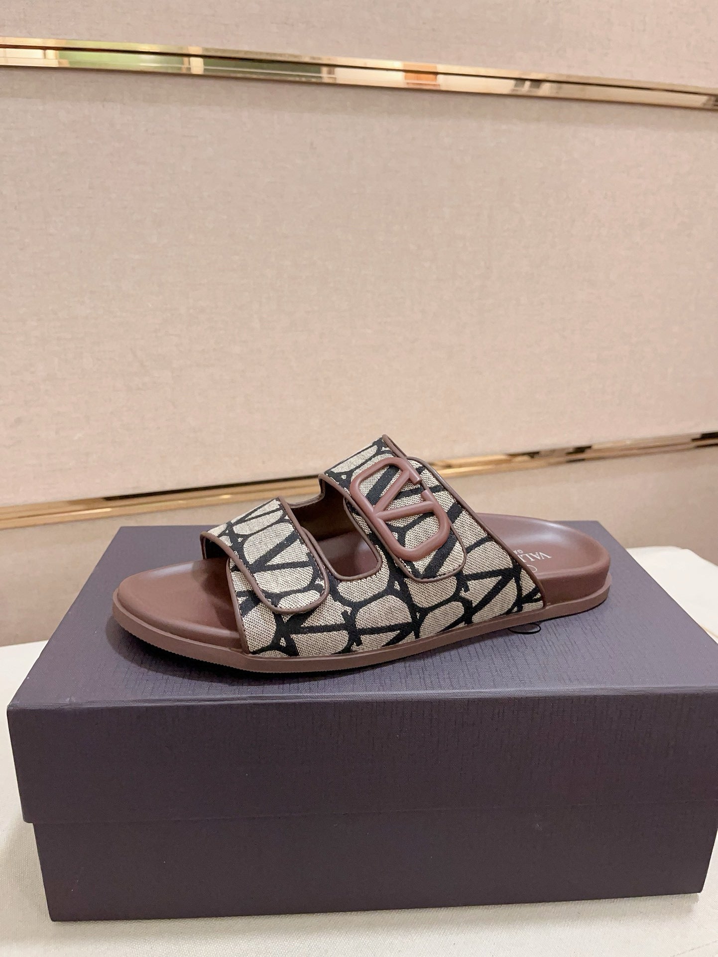 LuxluxHouse Best Quality Sandals Valentino