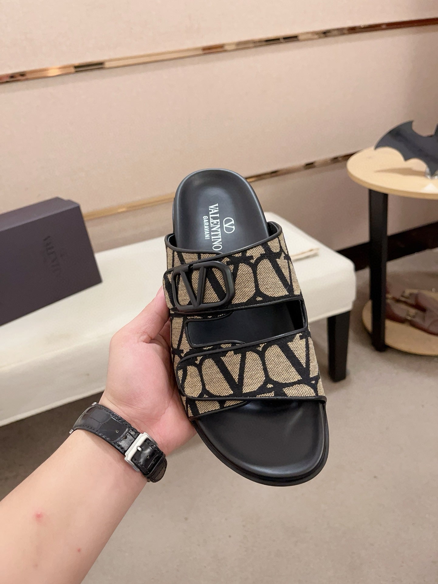 LuxluxHouse Best Quality Sandals Valentino